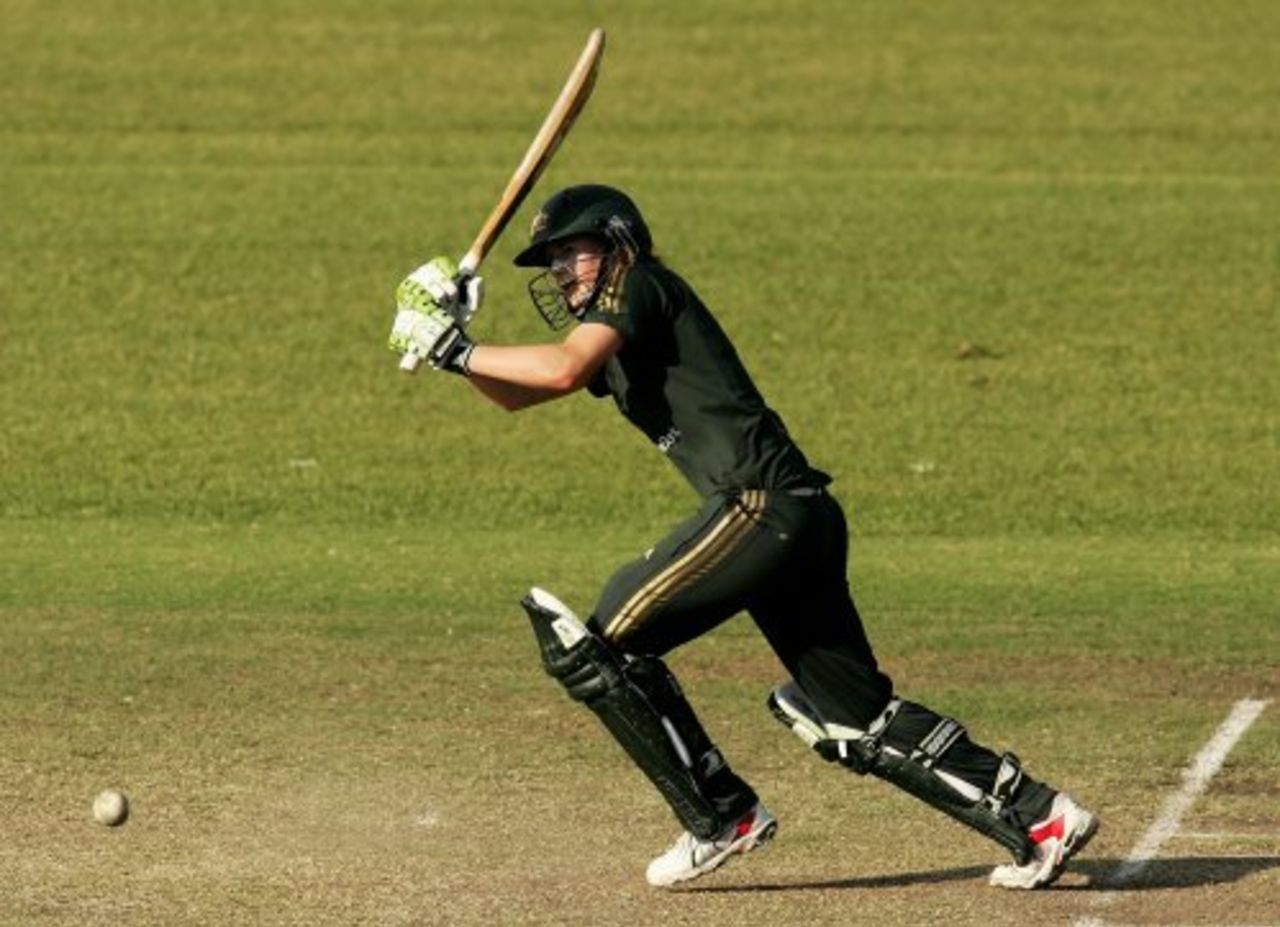 Ellyse Perry scored 19 of 20 deliveries on her debut innings, Australia women v New Zealand women, 2nd ODI, Darwin, July 22, 2007
