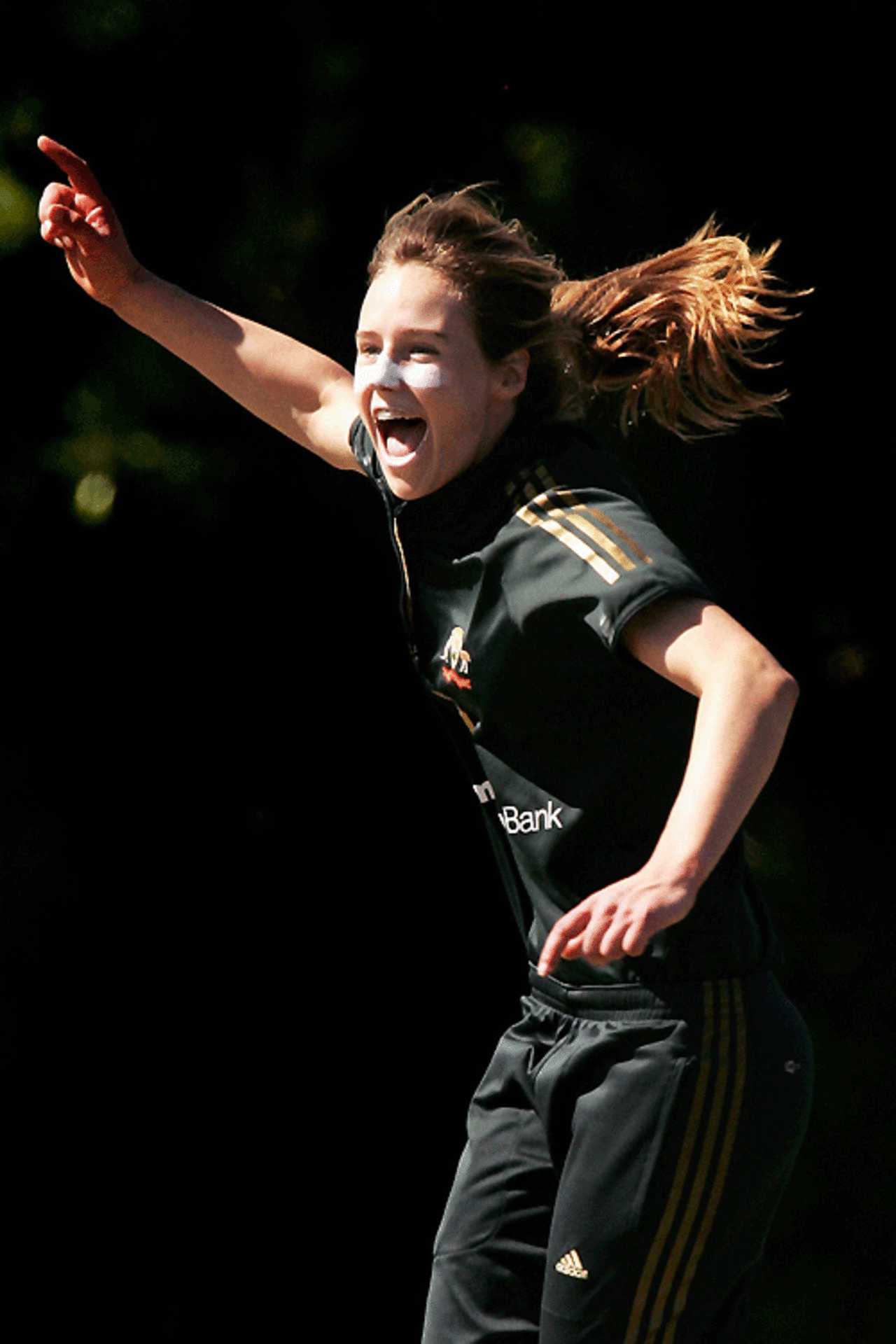 Ellyse Perry successfully appeals for wicket on her ODI debut, Australia women v New Zealand women, 2nd ODI, Darwin, July 22, 2007