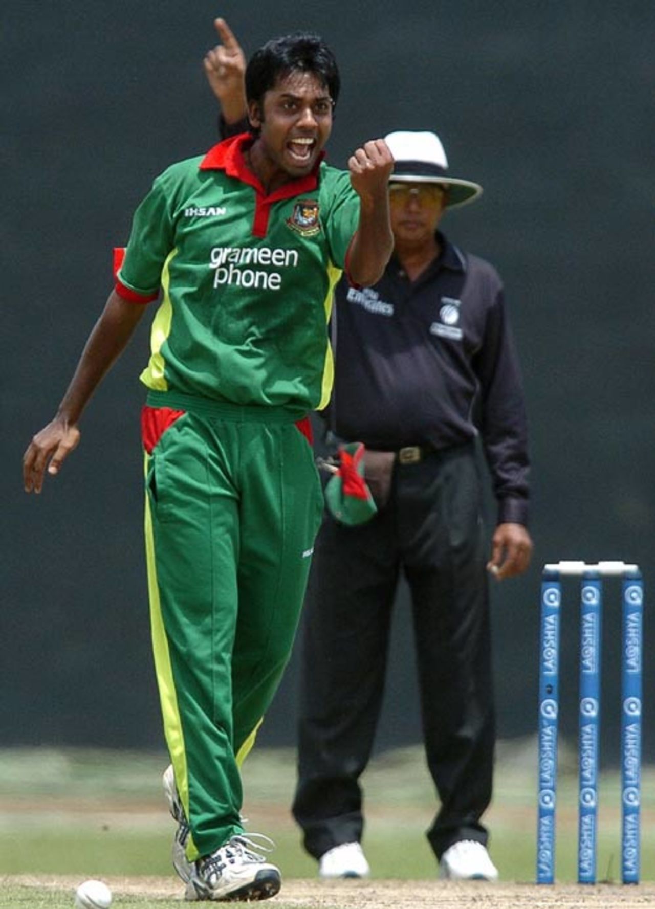 Syed Rasel is fired up after trapping Upul Tharanga in front, Sri Lanka v Bangladesh, 3rd ODI, Colombo, July 25, 2007 

