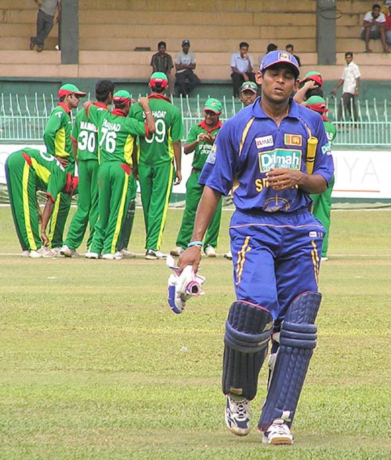 Tillakaratne Dilshan walks back after being dismissed by Mahmudullah for 39, Colombo, 3rd ODI, July 25, 2007