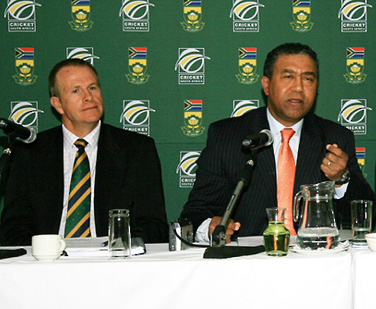 Tony Irish, the CEO of the South African Cricketers' Association and Norman Arendse, the president of Criket South Africa, at a press conference to announce a new business model, Johannesburg, July 25, 2007