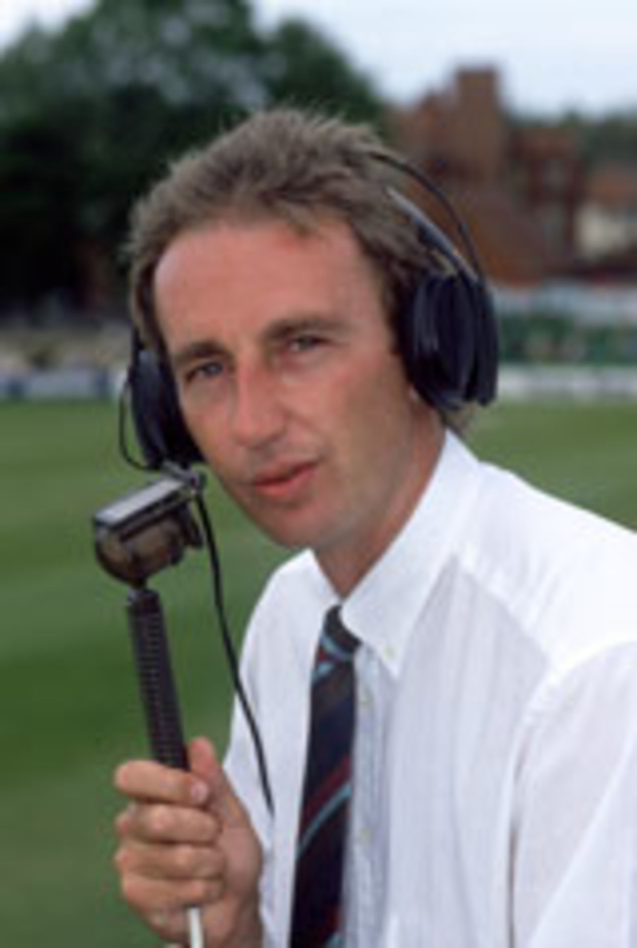 Jonathan Agnew with microphone, 1990