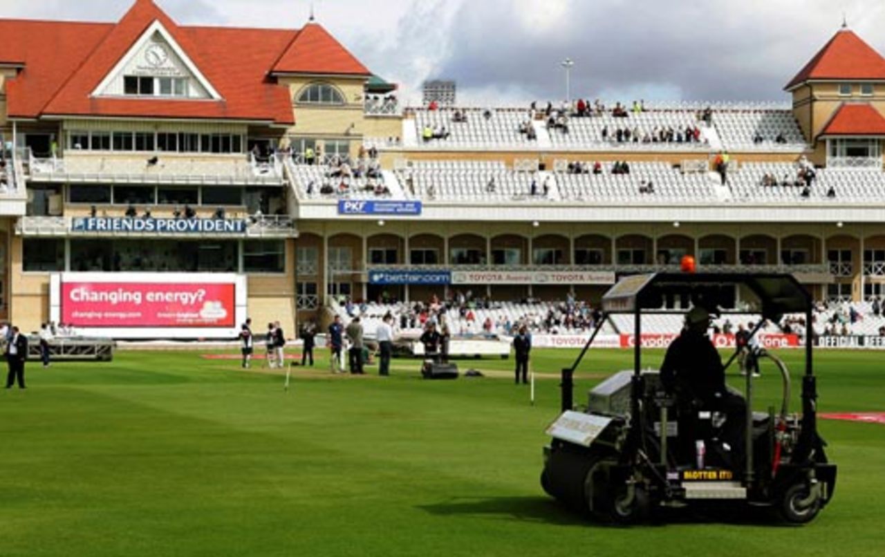 Groundstaff work to remove standing water from the outfield, England v India, 2nd Test, Trent Bridge, 1st day, July 27, 2007