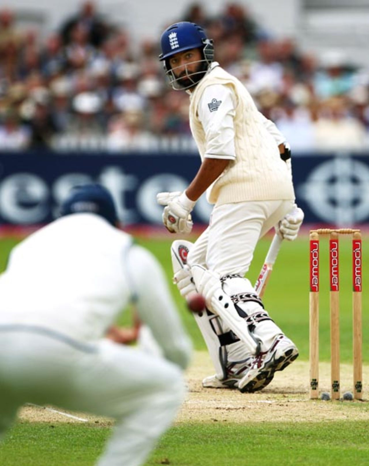 Monty Panesar watches an edge fly to VVS Laxman at slip, England v India, 2nd Test, Trent Bridge, 2nd day, July 28, 2007