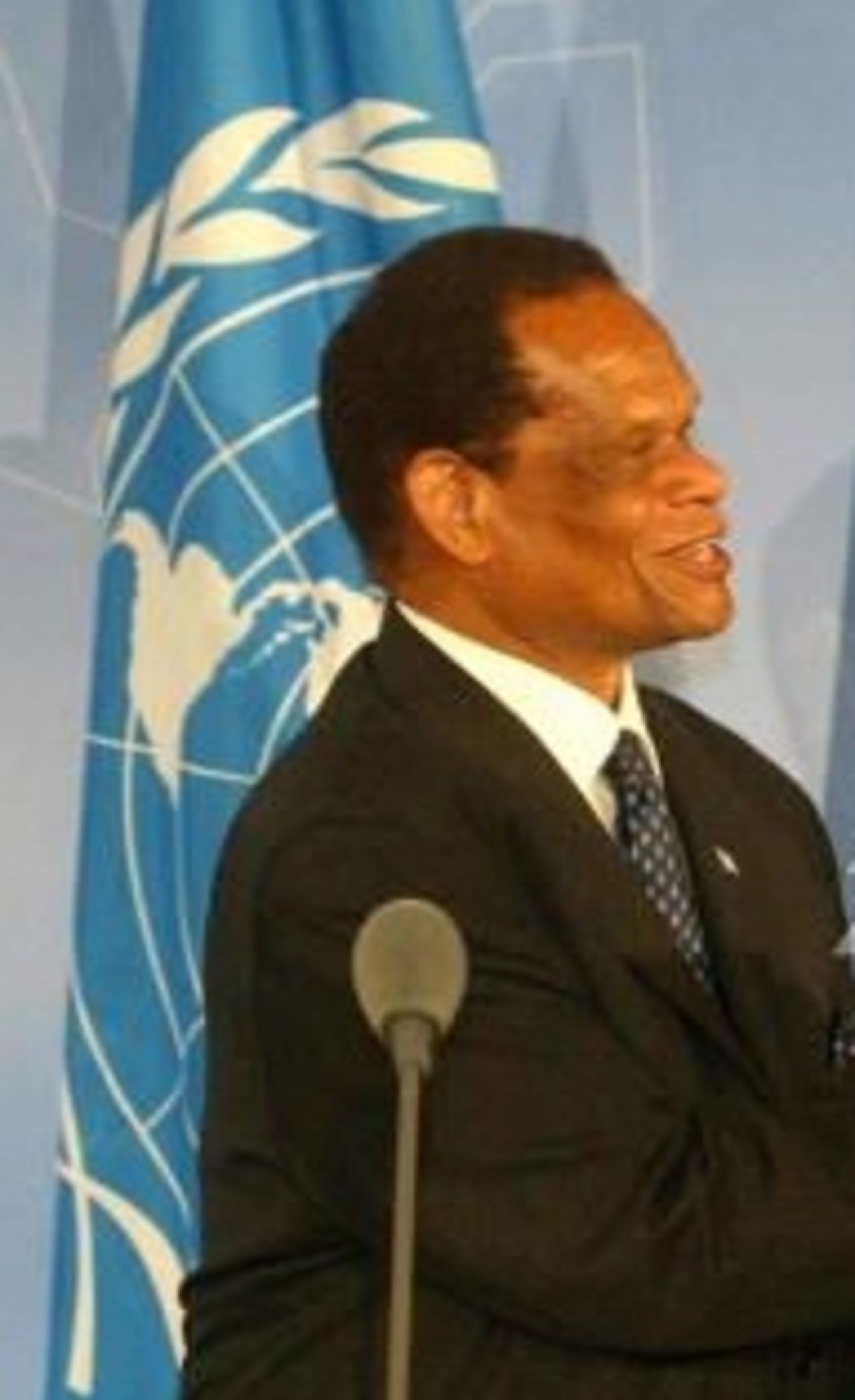 UN General Assembly chairman Julian Robert Hunte at the beginning of a press conference at the State Department in Berlin on 25 May 2004.