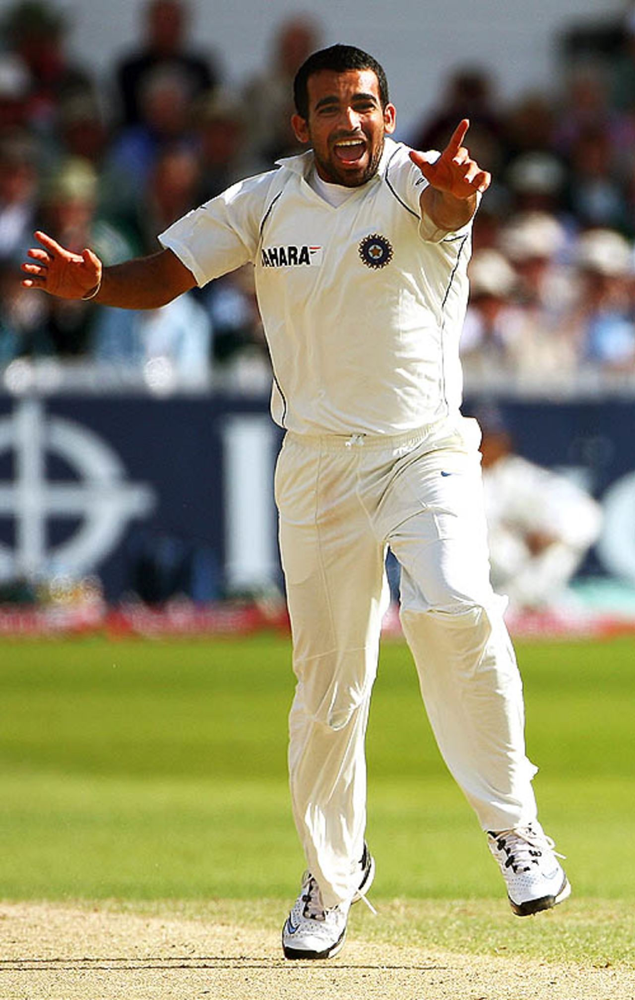 Zaheer Khan appeals against Ian Bell, England v India, 2nd Test, Trent Bridge, 4th day, July 30, 2007