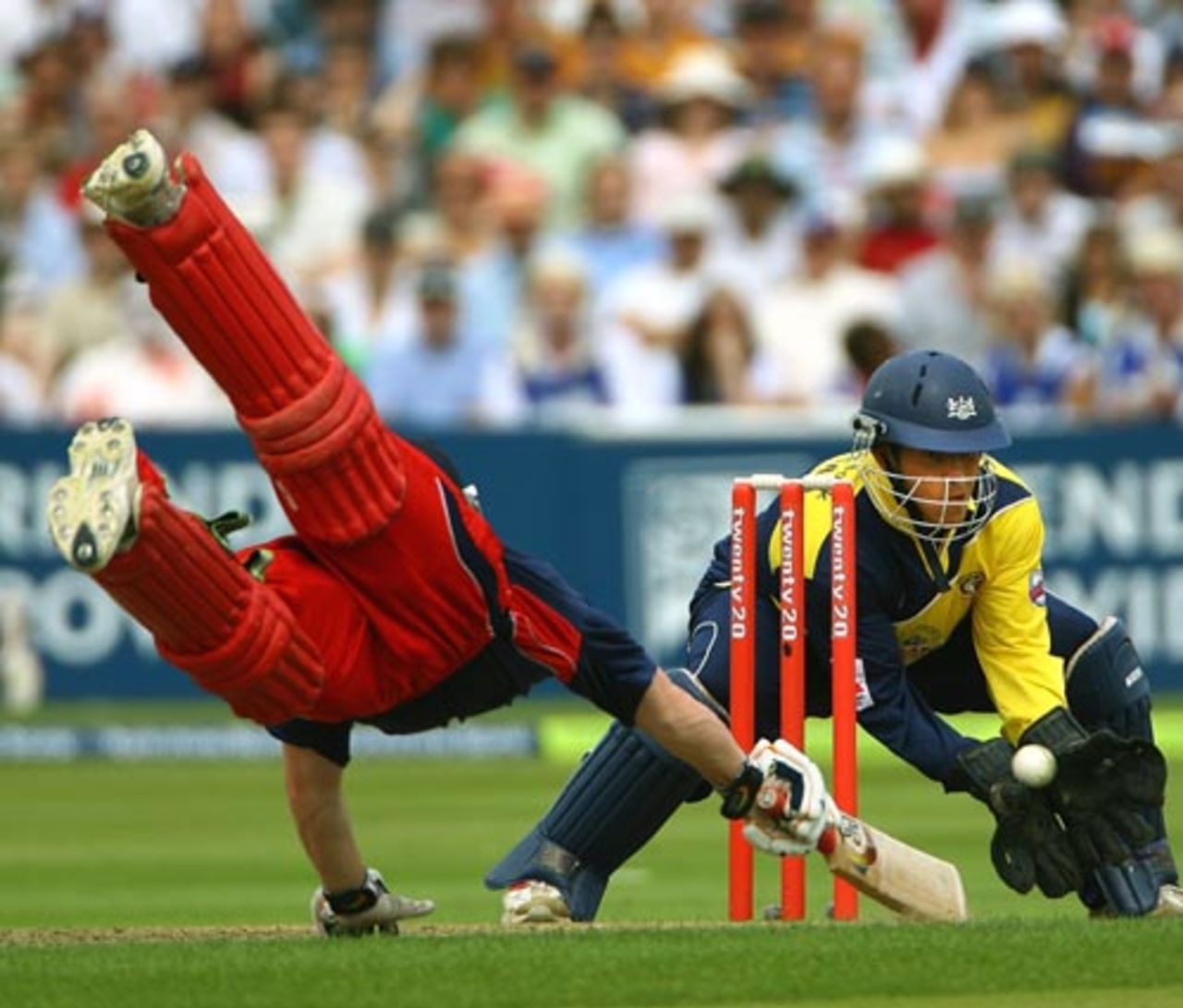 Gareth Cross' acrobatics pay off as he just manages to ground his bat, Gloucestershire v Lancashire, Twenty20 Cup, 1st semi-final, Edgbaston, August 4, 2007 