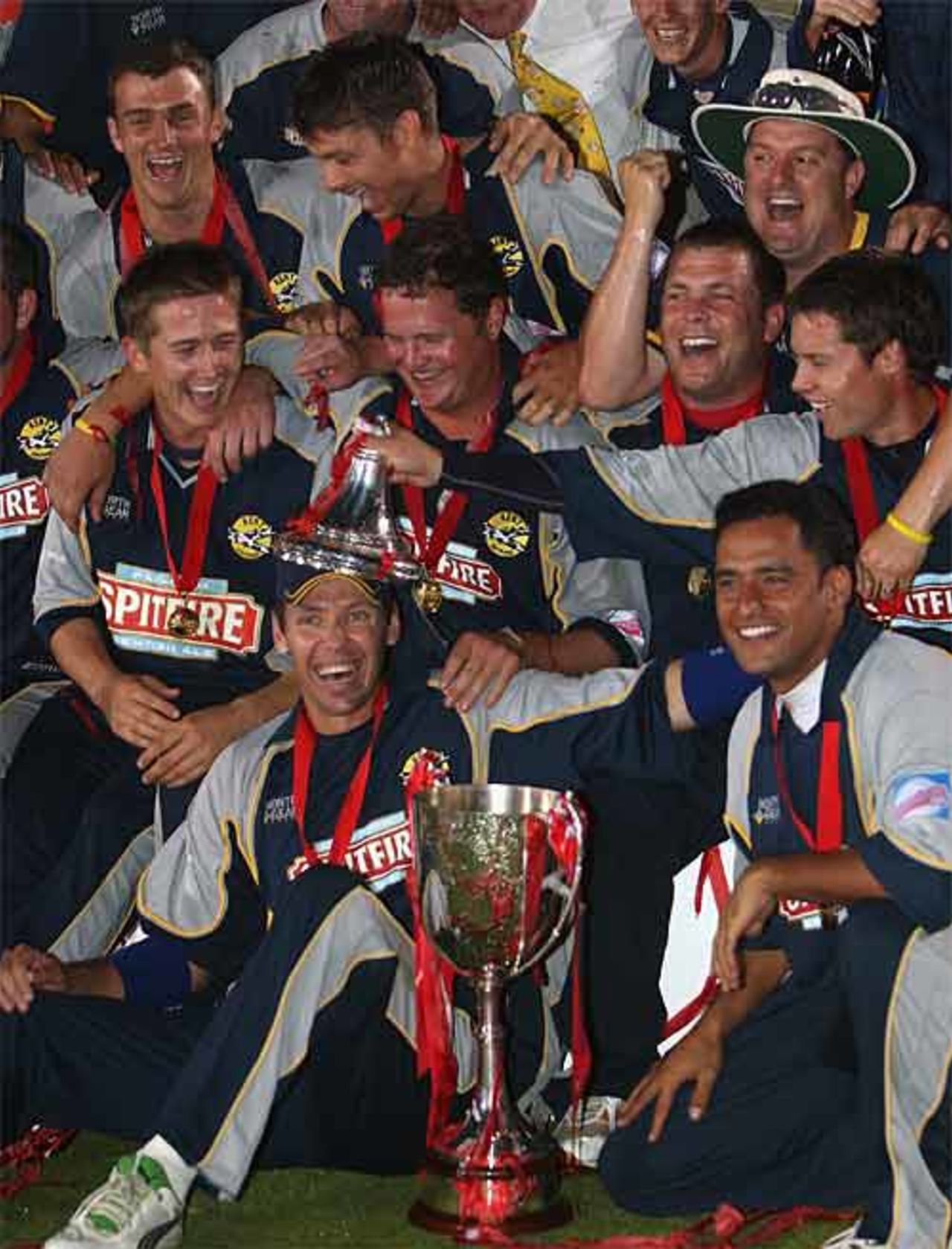 Kent celebrate with the Twenty20 Cup after their four-wicket win, Gloucestershire v Kent, Twenty20 final, Edgbaston, August 4, 2007