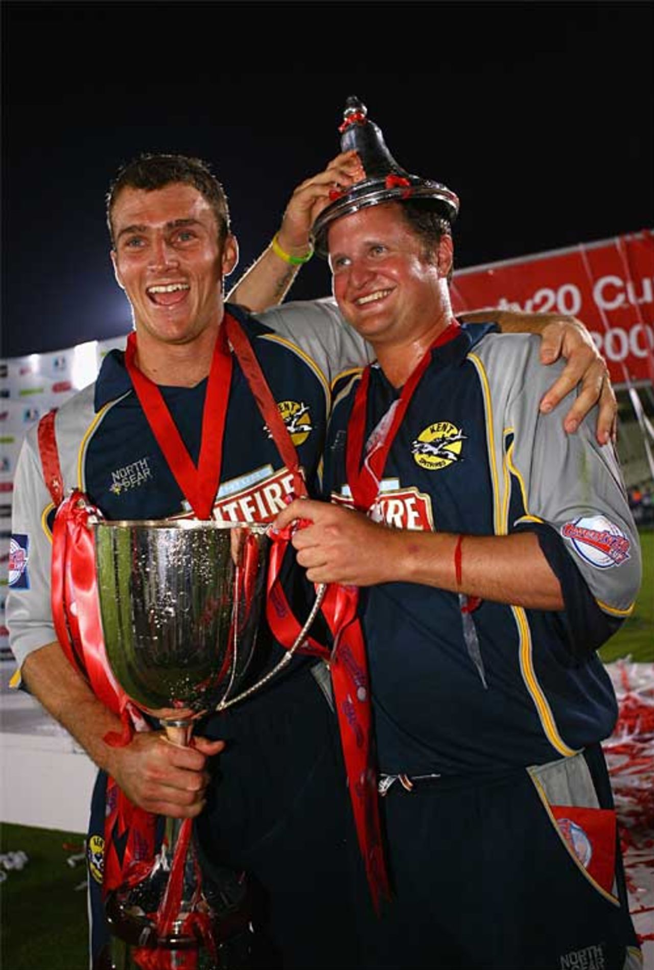 Man-of-the-match Ryan McLaren and Robert Key with the Twenty20 Cup, Gloucestershire v Kent, Twenty20 final, Edgbaston, August 4, 2007