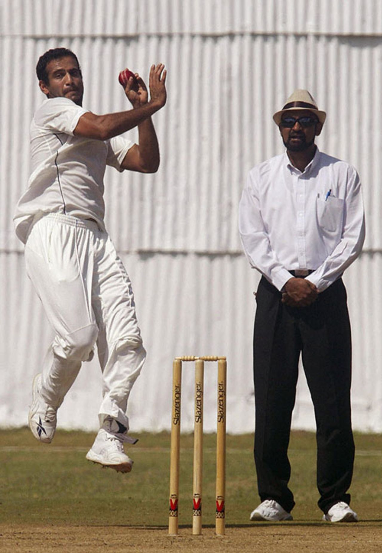Irfan Pathan runs in to bowl, Kenya v India A, 1st match, Mombasa, 1st day, August 5, 2007