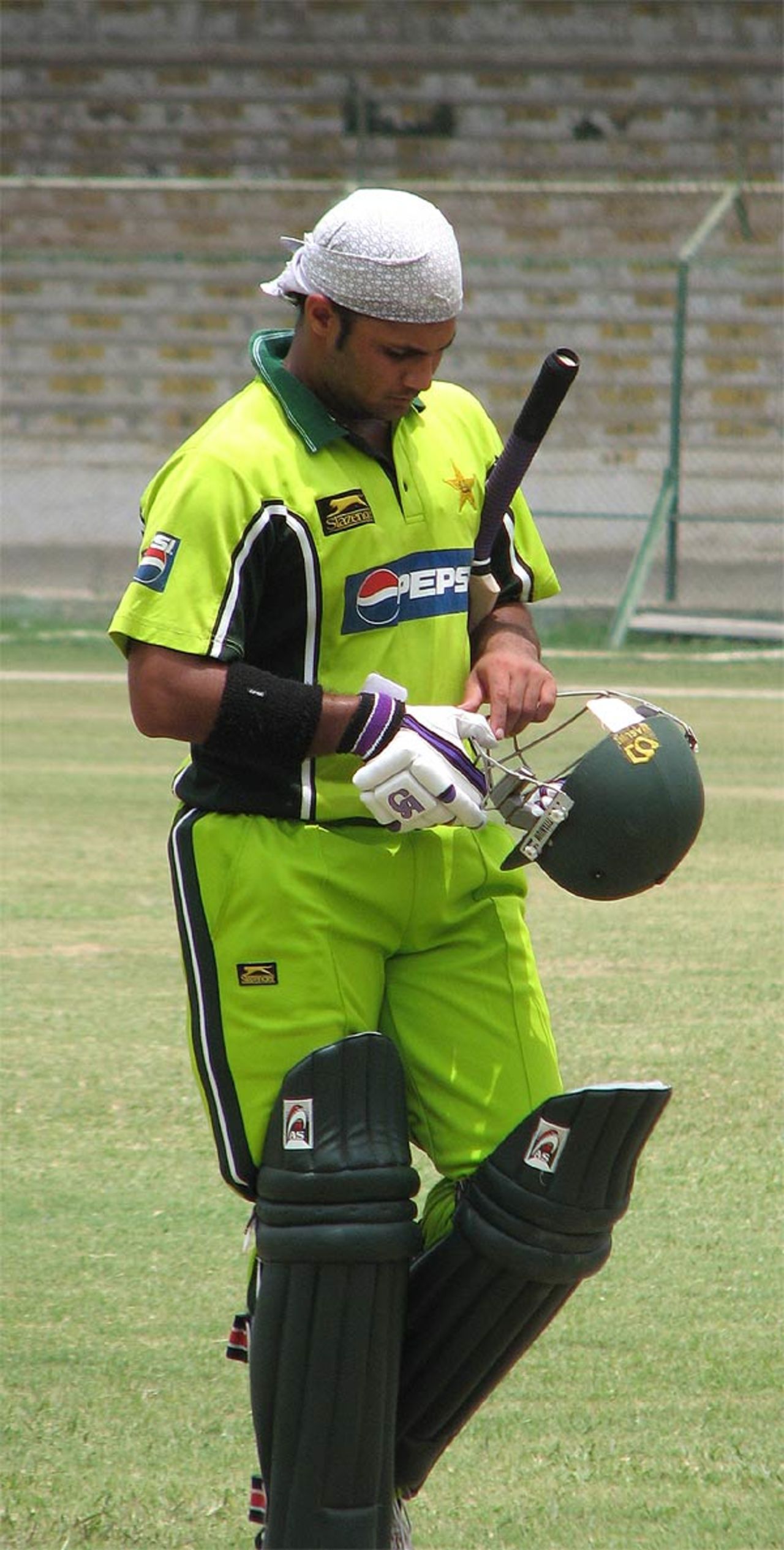 Imran Farhat walks back after being dismissed in a practice match, National Stadium Karachi, August 2, 2007