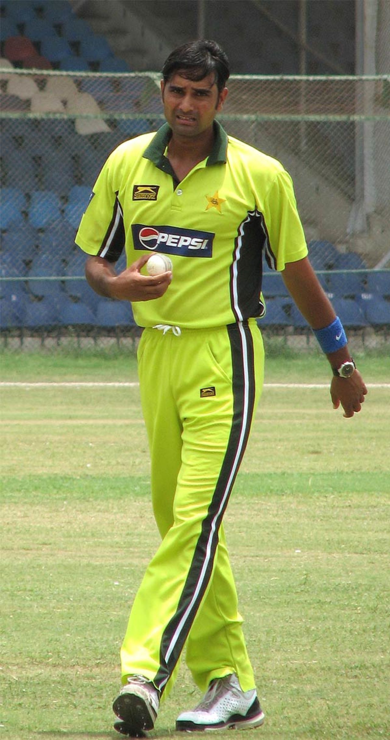 Najaf Shah with the ball at the training camp, National Stadium Karachi, August 2, 2007