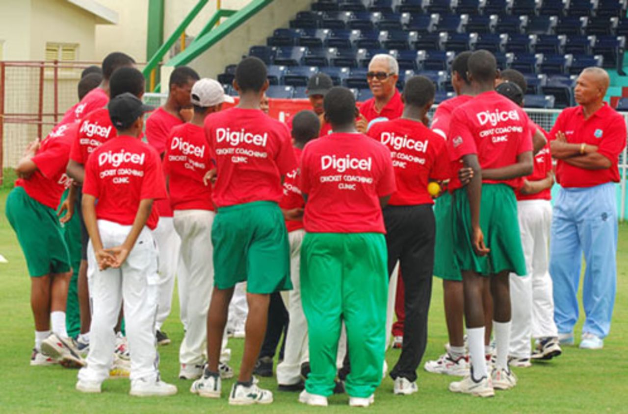 Garry Sobers speaks to youngsters at the Digicel coaching clinic, Arnos Vale, St Vincent, August 7, 2007

