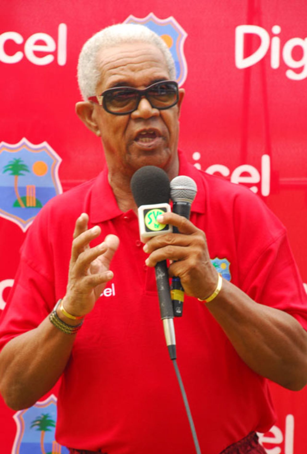 Garry Sobers speaks at the Digicel cricket coaching camp, Arnos Vale, St Vincent, August 7, 2007
