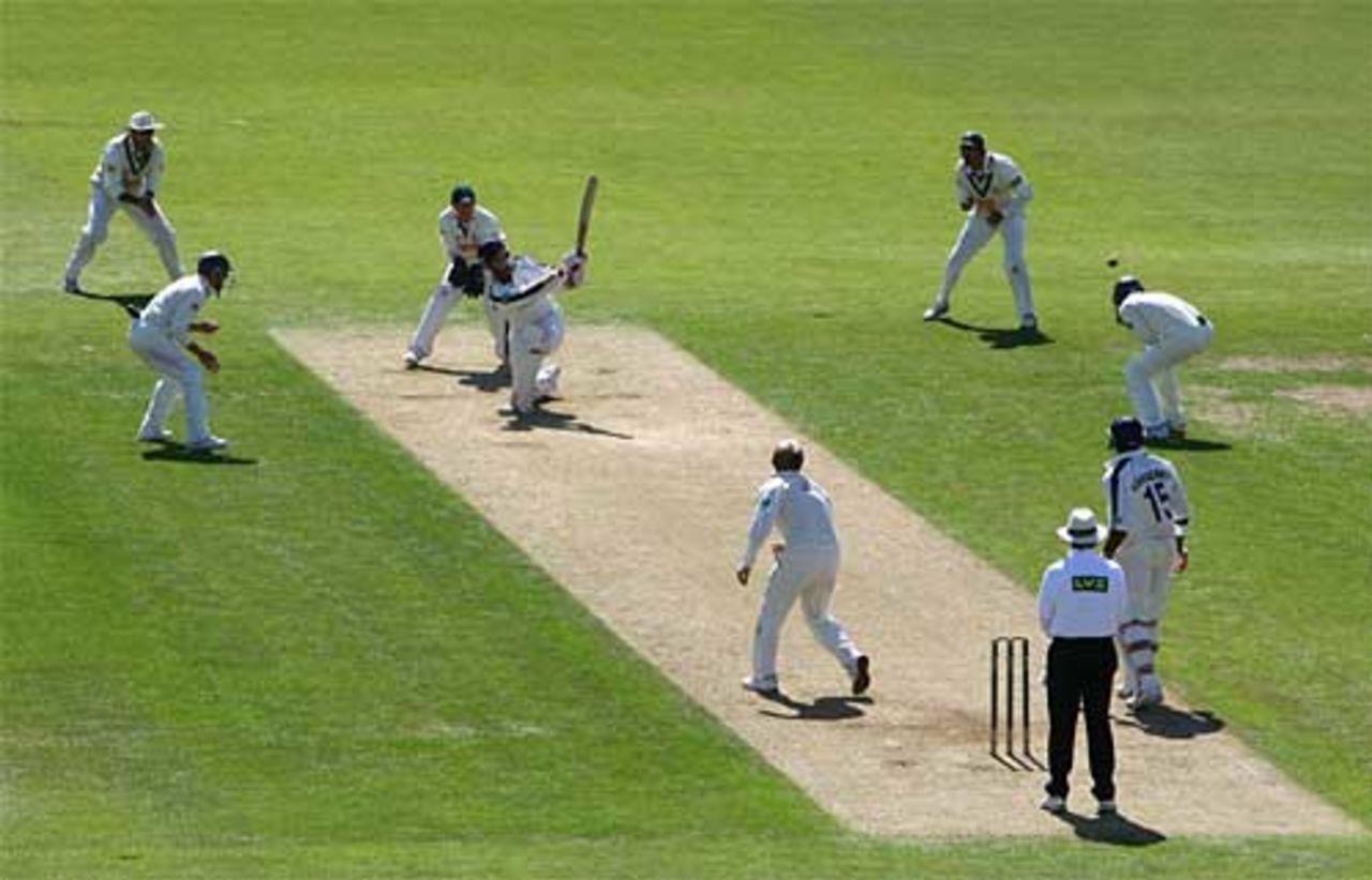 John Crawley sweeps Hampshire towards a handy total on the first day, Hampshire v Worcestershire, Southampton, August 8, 2007