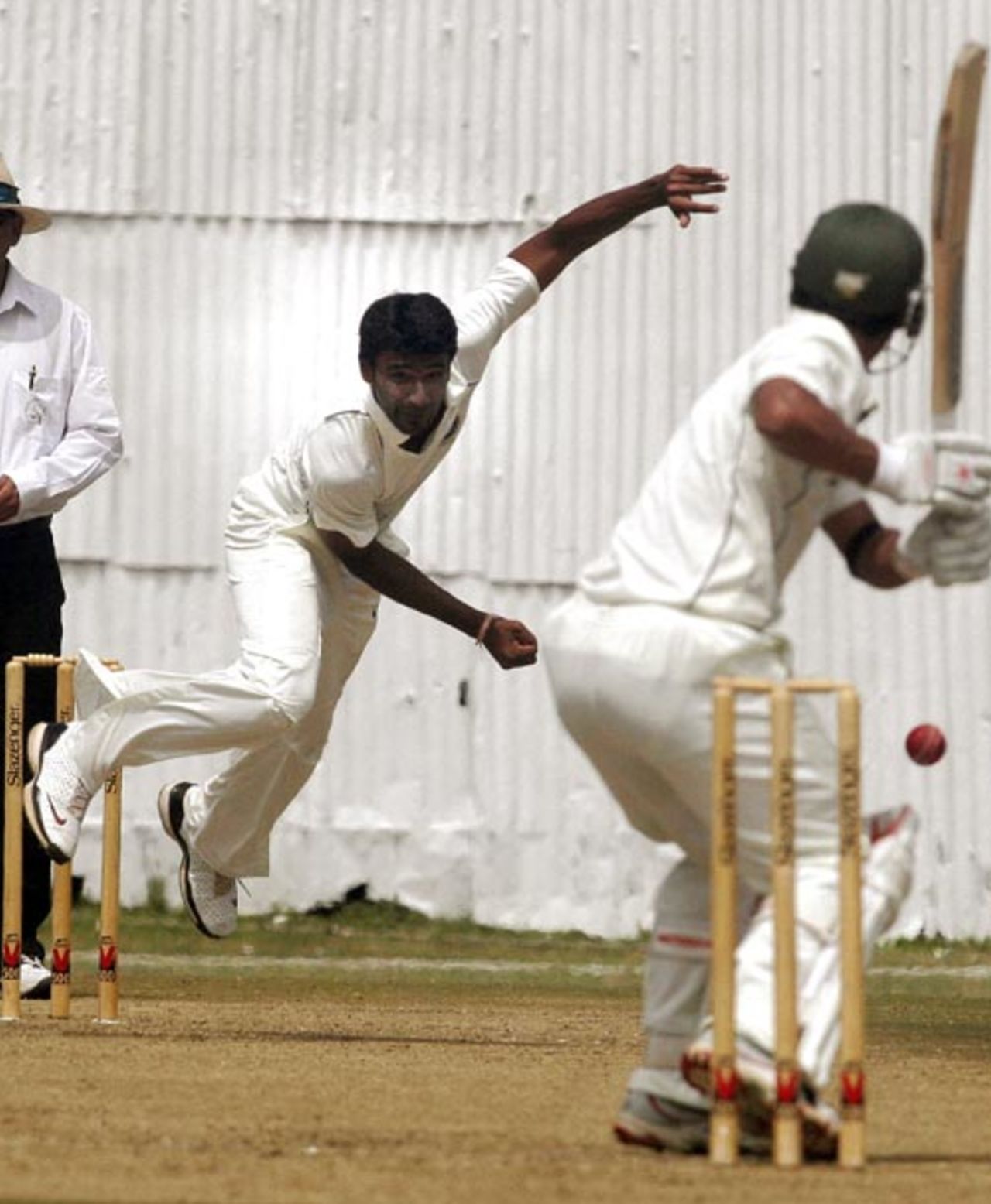 Yo Mahesh bowls to Tanmay Mishra, Kenya v India A, Mombasa, 1st day, August 10, 2007
