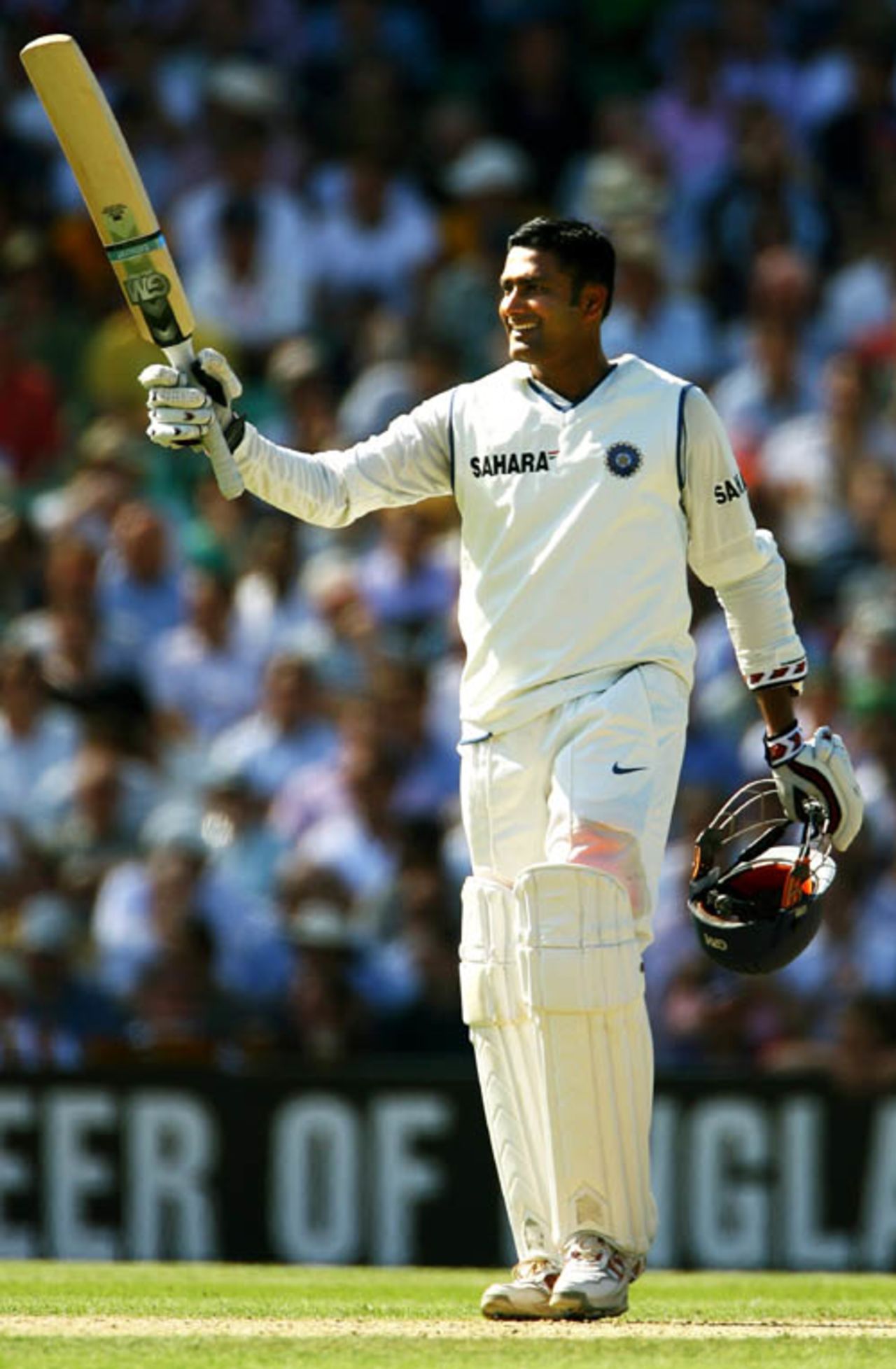 Anil Kumble acknowledges his fifty against England, England v India, 3rd Test, The Oval, 2nd day, August 10, 2007