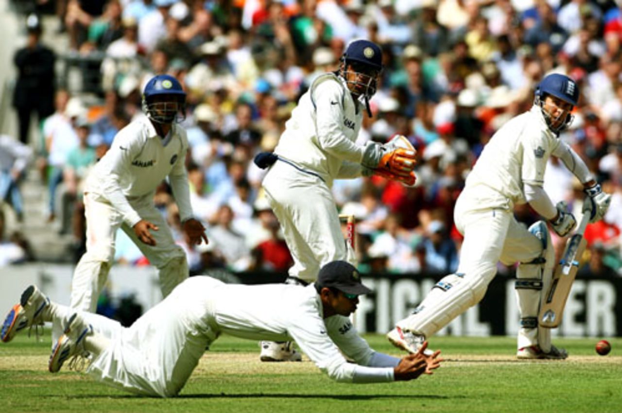 Anil Kumble induced the edge from Michael Vaughan, only for Rahul Dravid to spill it , England v India, 3rd Test, The Oval, 5th day, August 13, 2007