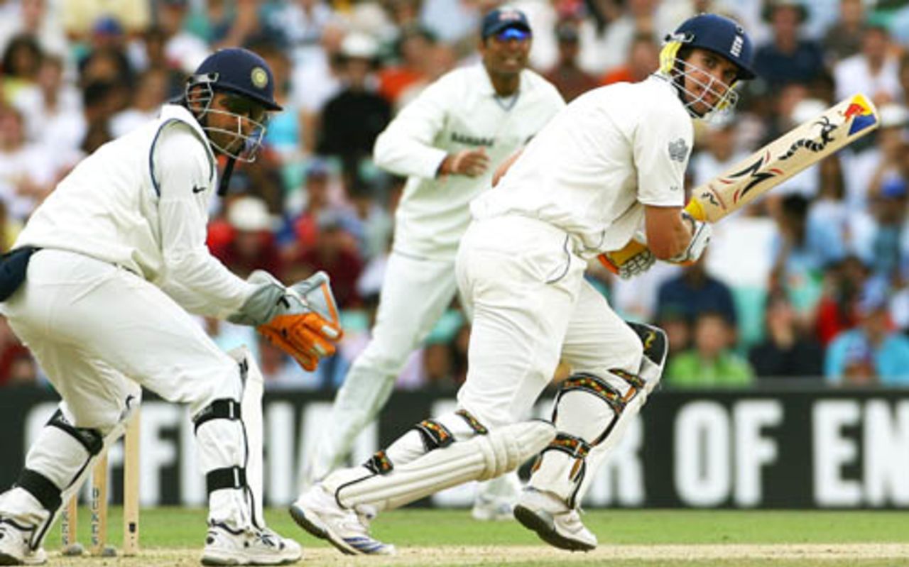 Kevin Pietersen steers one to third man as Mahendra Singh Dhoni looks on, England v India, 3rd Test, The Oval, 5th day, August 13, 2007