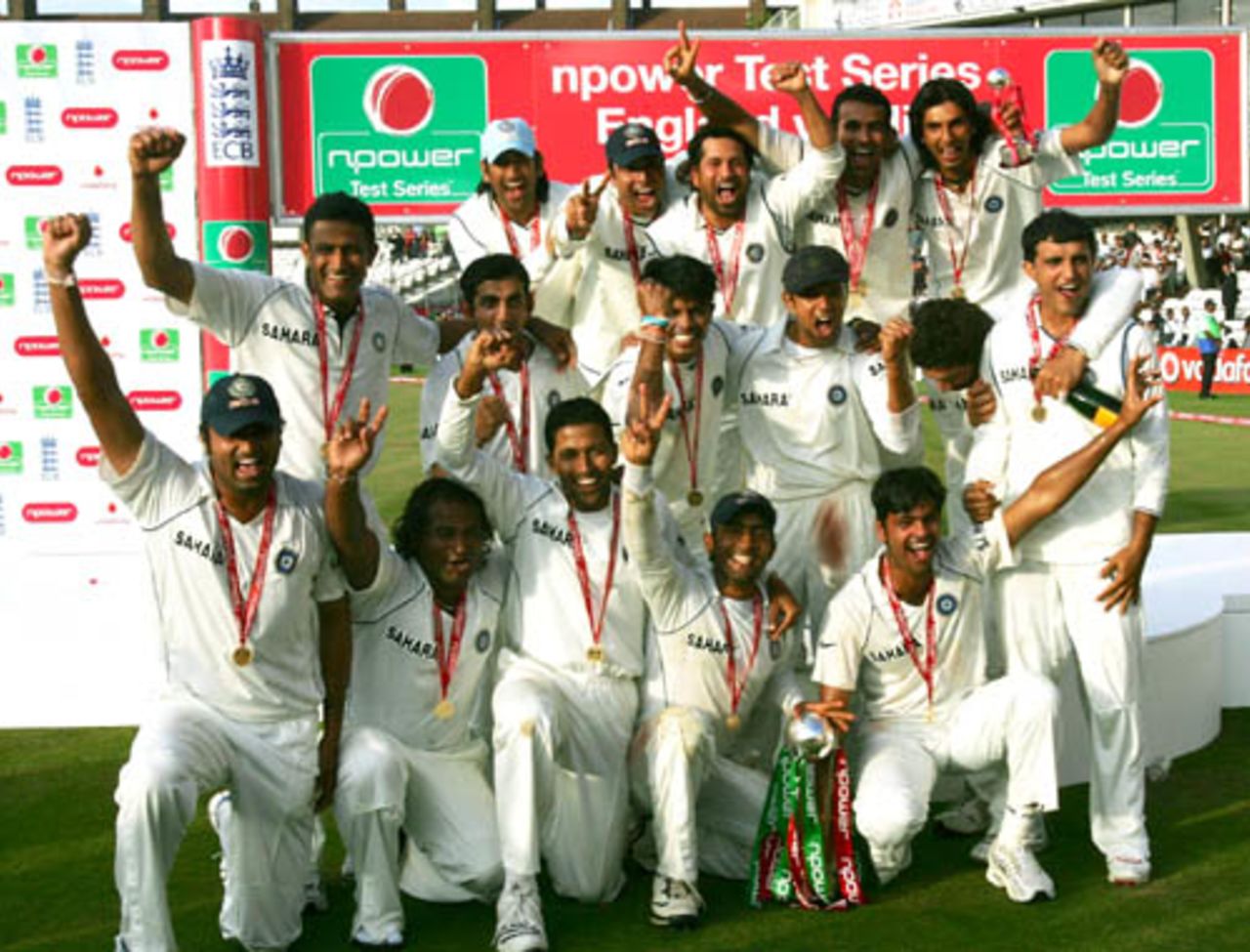 The Indian players pose with the trophy, England v India, 3rd Test, The Oval, 5th day, August 13, 2007