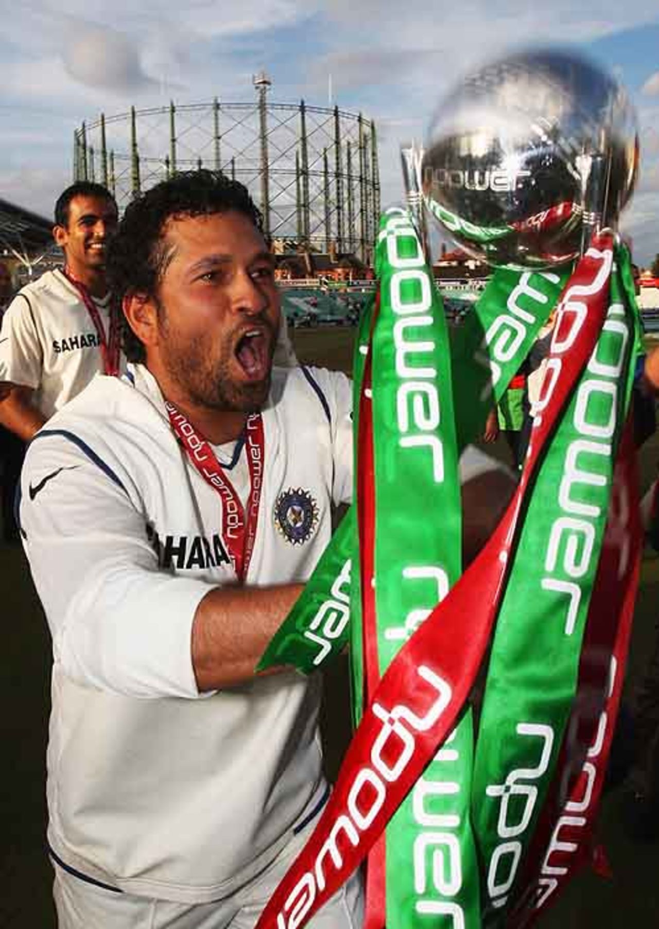 Sachin Tendulkar enjoys his first series win in England, England v India, 3rd Test, The Oval, 5th day, August 13, 2007