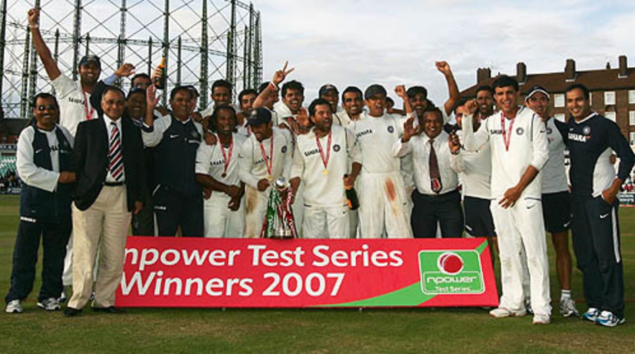 The victorious Indian team along with the support staff, England v India, 3rd Test, The Oval, 5th day, August 13, 2007