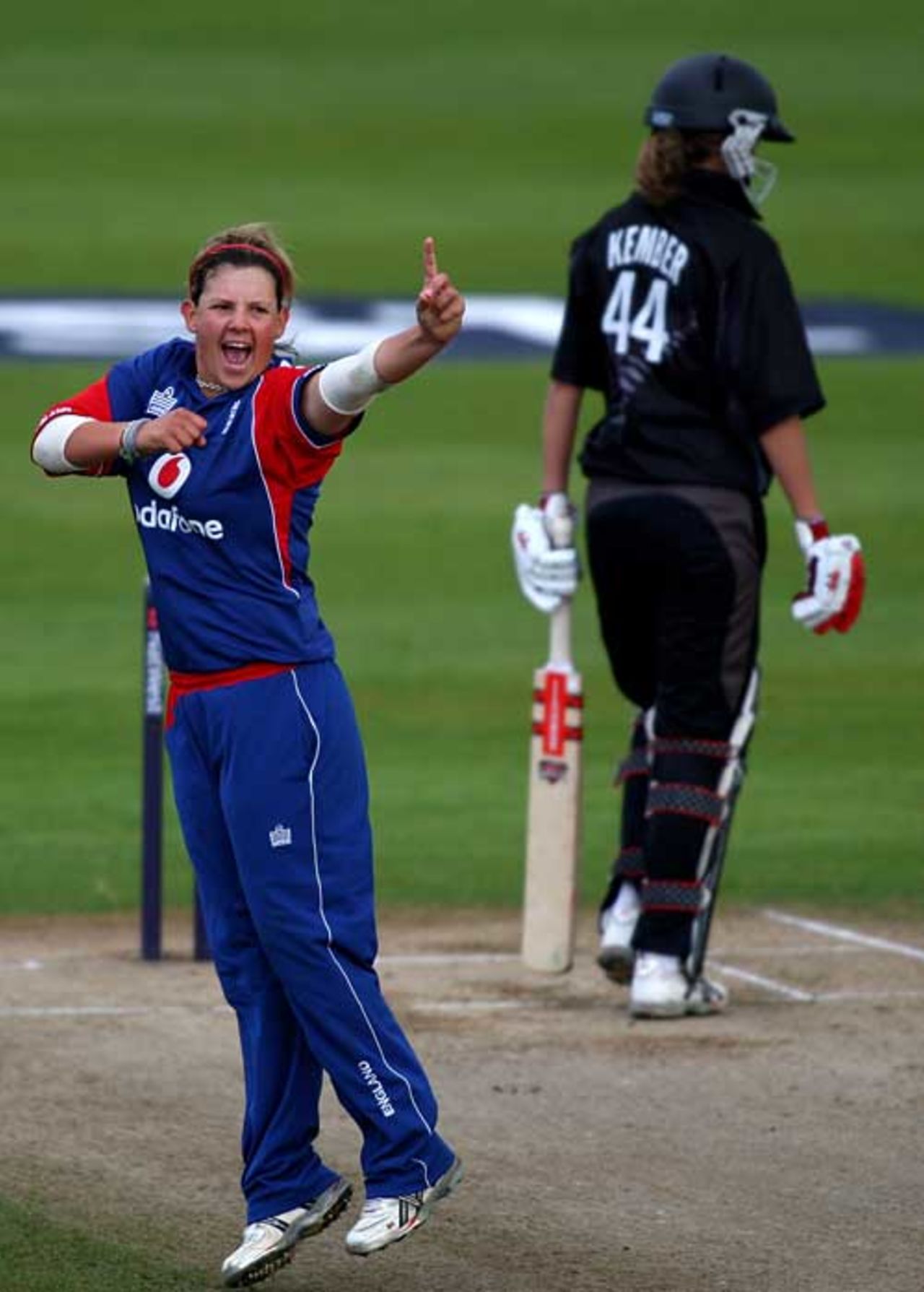 Nicky Shaw has Ros Kember caught behind, England v New Zealand, 1st Women's ODI, Taunton, August 17, 2007