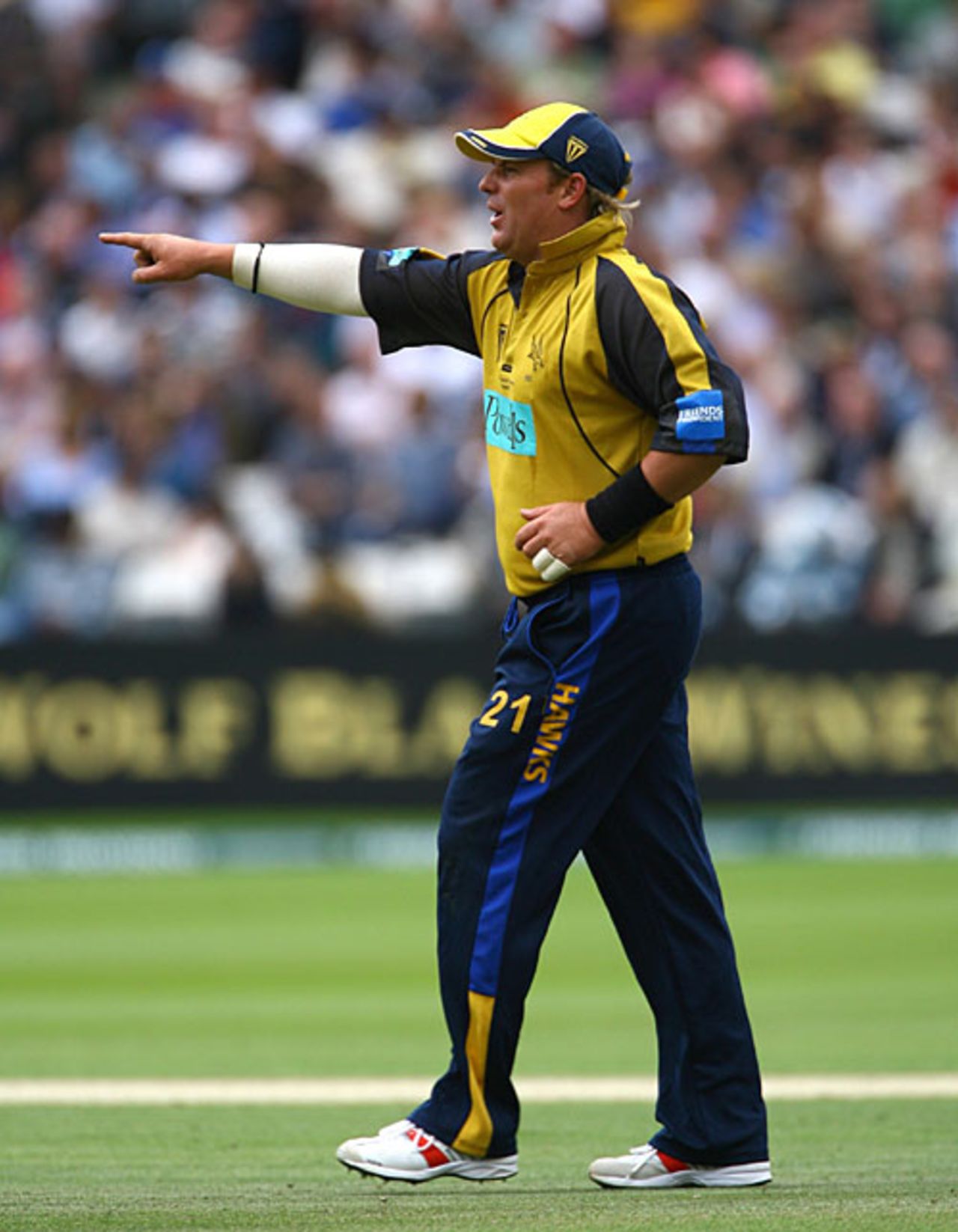 Shane Warne marshalls his troops, Durham v Hampshire, Friends Provident Trophy final, Lord's, August 18, 2007