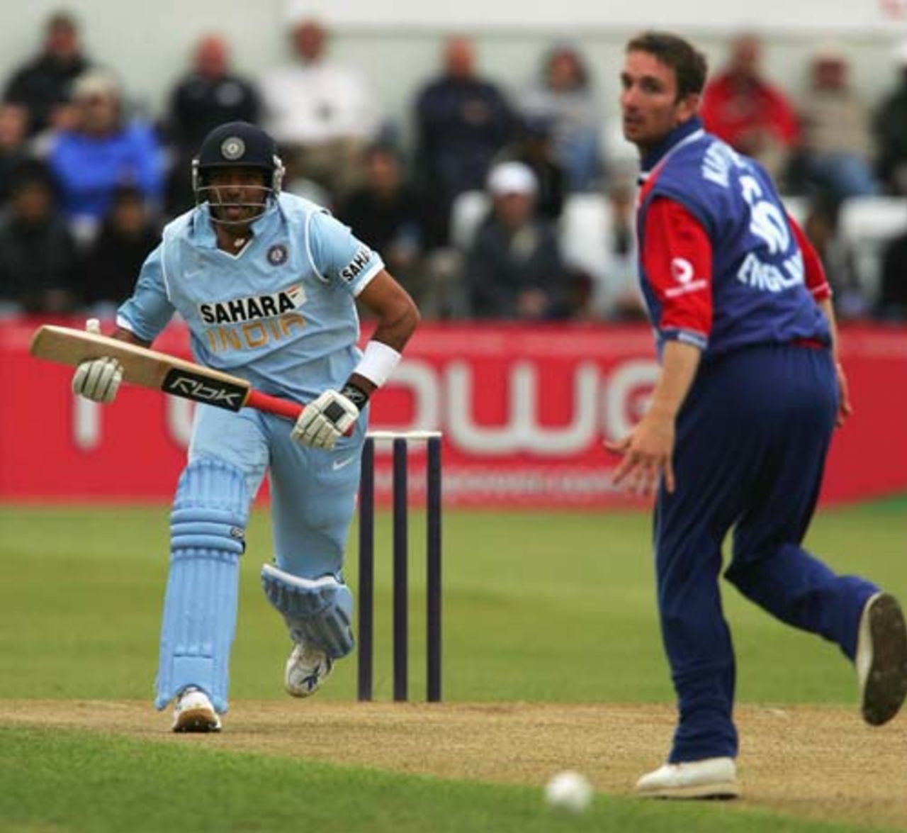 Robin Uthappa takes off for a single as James Kirtley looks on, England Lions v Indians, ODI warm-up, Northampton, August 18, 2007