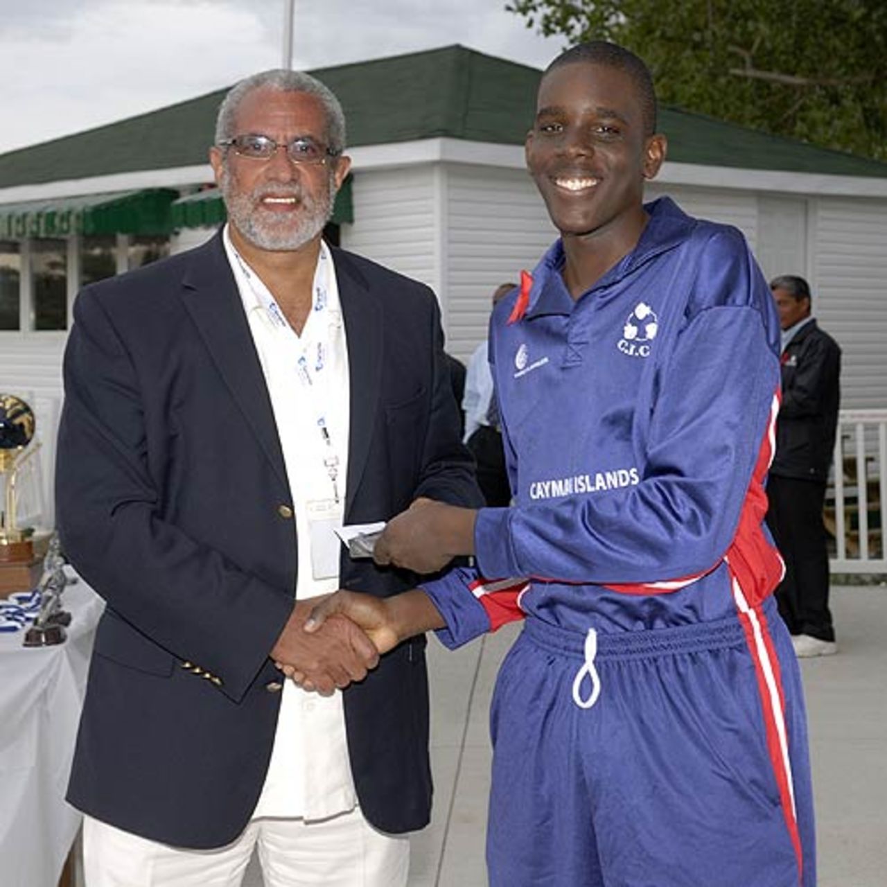 Ramon Sealy of Cayman Islands receives the Player-of-the-Tournament award from Hon. KR (Randy) Horton, Minister for Sports, Bermuda, Under-19 Americas Qualifiers, Toronto, August 19, 2007