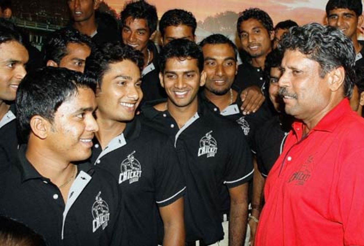 Kapil Dev interacts with the Indian Cricket League's recruits , Mumbai, August 20, 2007