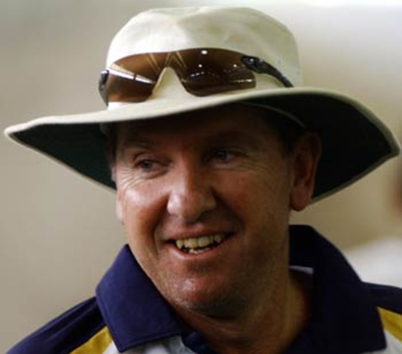 Trevor Bayliss, Sri Lanka's coach, interacts with the national team during a warm up session at the Nondescript Cricket Club indoor stadium, Colombo, August 20, 2007