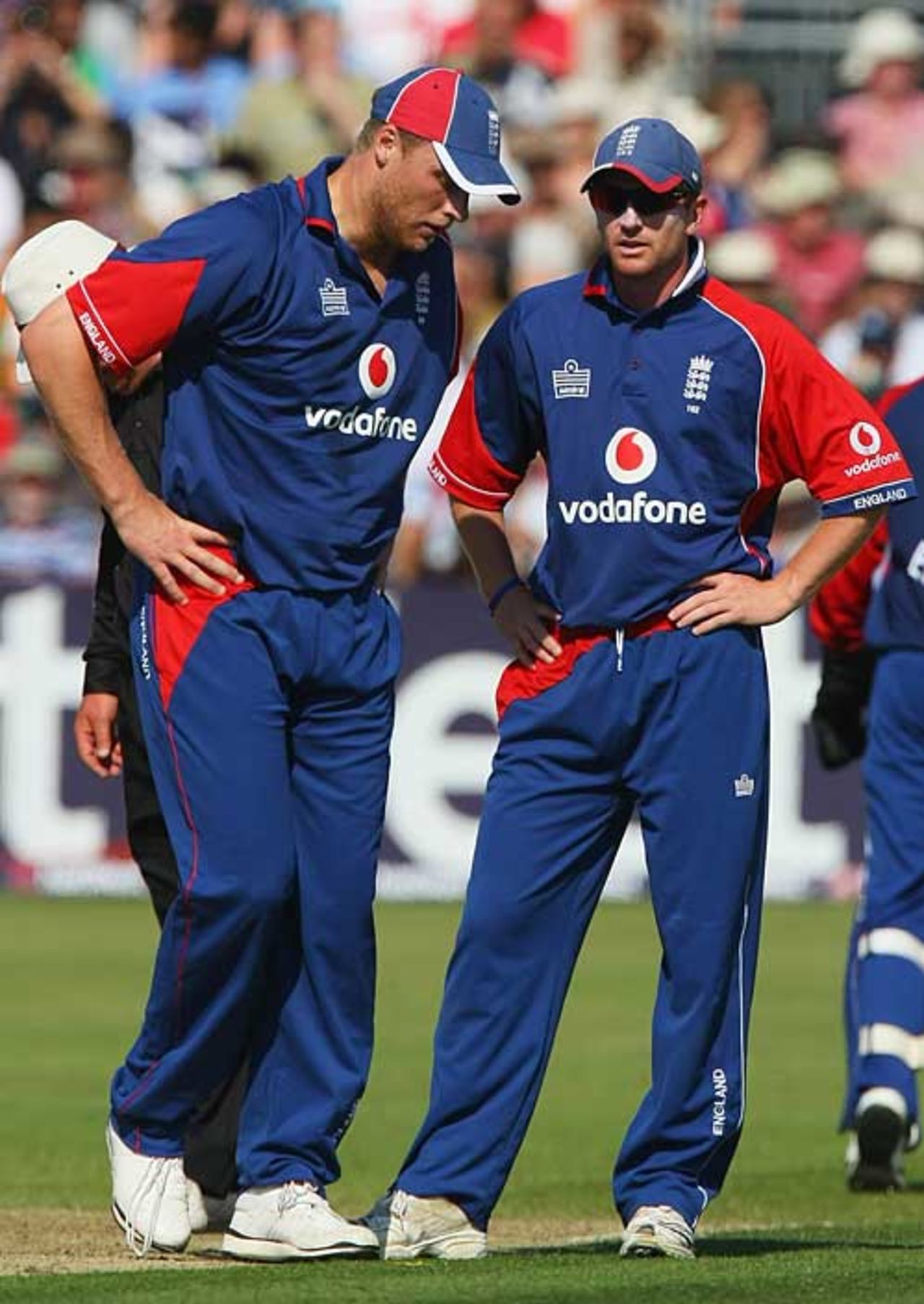 Andrew Flintoff felt pain in his knee after crashing into an advertising board during India's innings, England v India, 2nd ODI, Bristol, August 25, 2007