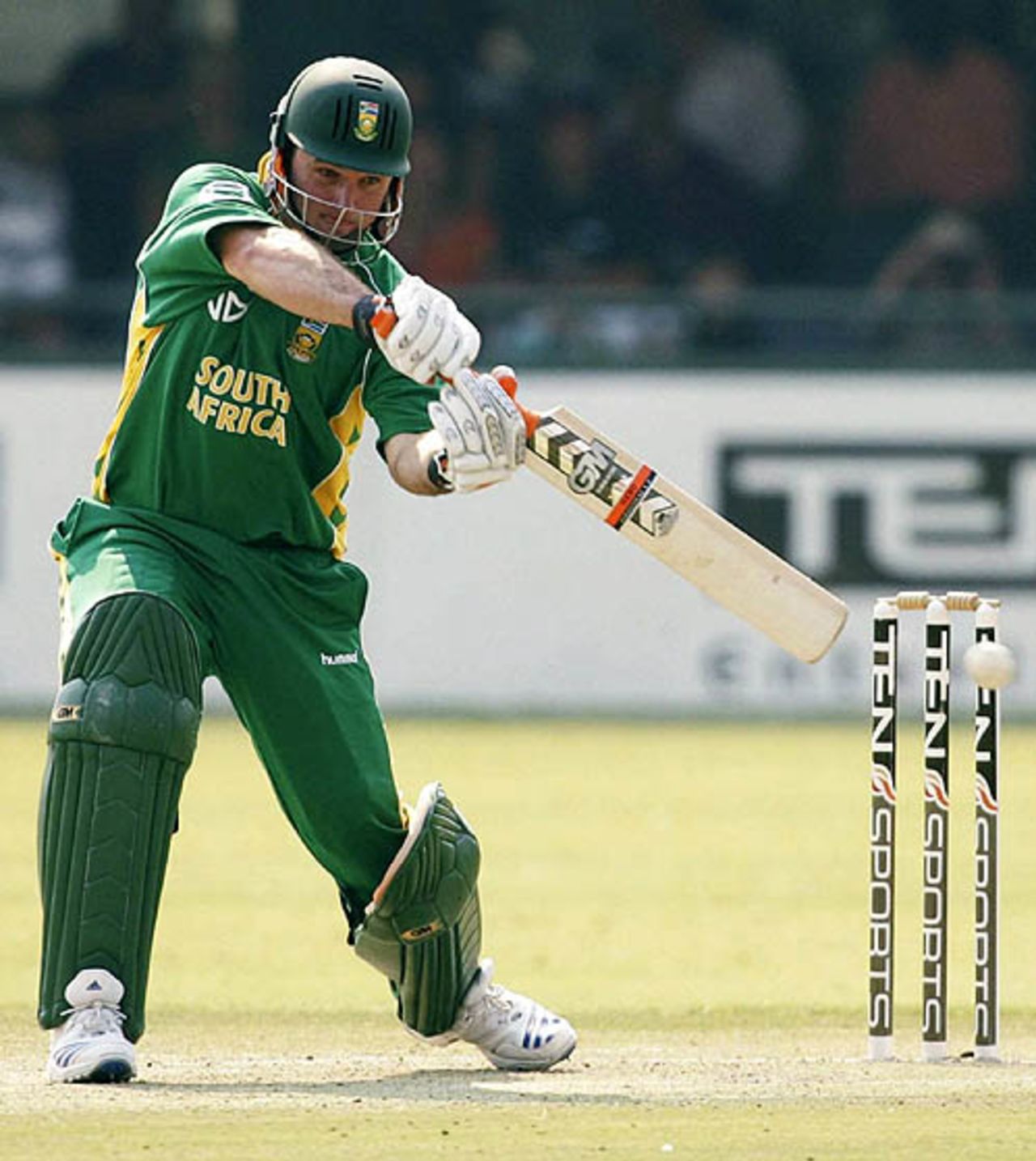 Graeme Smith missed a hundred by four runs, Zimbabwe v South Africa, 2nd ODI, Harare, August 25, 2007