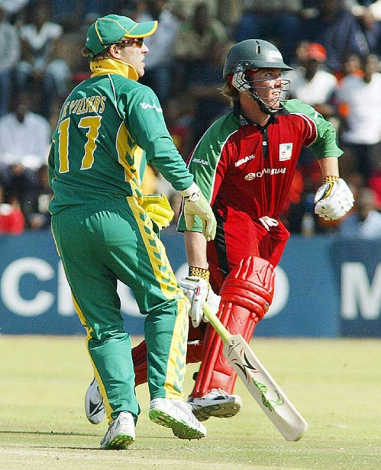 Brendan Taylor dashes through for a run during his innings of 42, Zimbabwe v South Africa, 3rd ODI, Harare, August 26, 2007