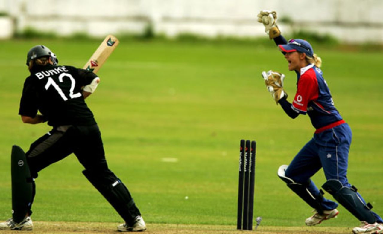 Sarah Burke is cleaned up by Isa Guha, England v New Zealand, 5th women's ODI, Blackpool, August 27, 2007