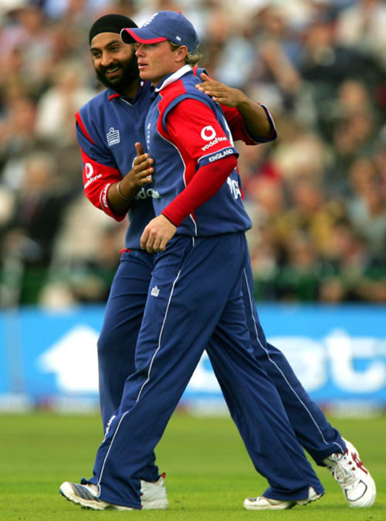 Monty Panesar is pleased after Ian Bell held on to a catch, England v India, 4th ODI, Old Trafford, August 30, 2007