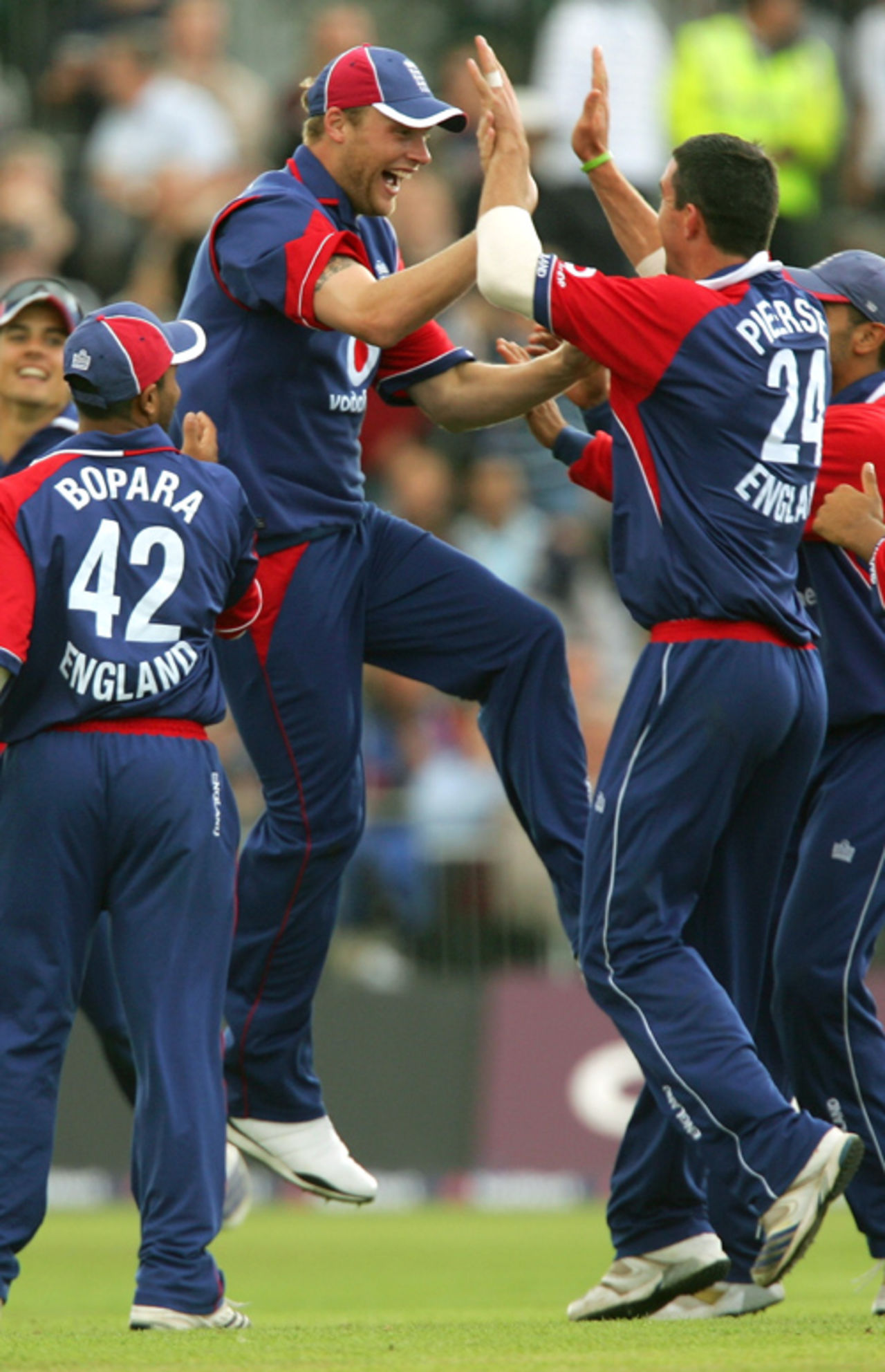 Andrew Flintoff and Kevin Pietersen celebrate the wicket of Sachin Tendulkar,  England v India, 4th ODI, Old Trafford, August 30, 2007
