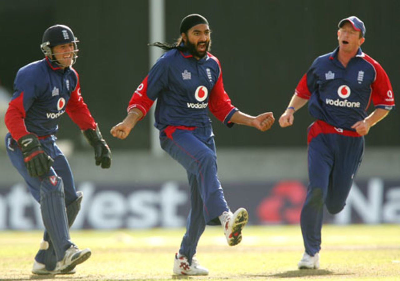 Monty Panesar is joined by Matt Prior and Paul Collingwood for a celebratory jig,  England v India, 4th ODI, Old Trafford, August 30, 2007
