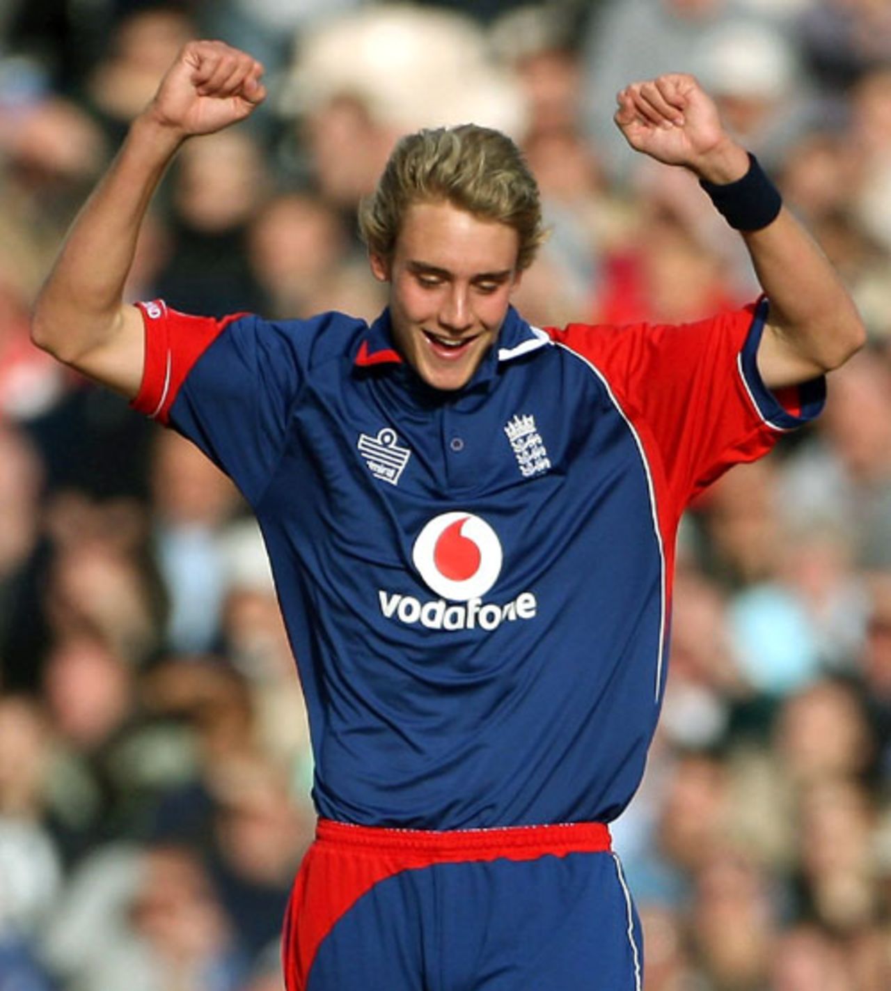 Stuart Broad is delighted after claiming a wicket,  England v India, 4th ODI, Old Trafford, August 30, 2007
