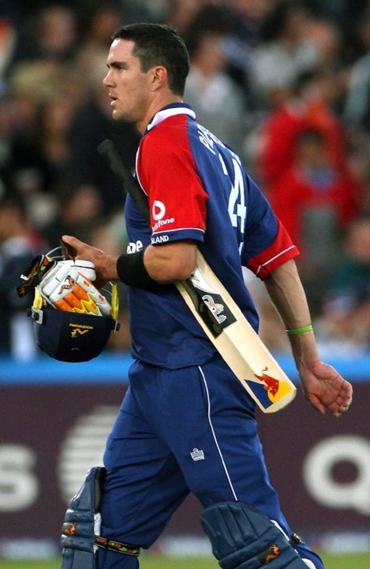 Kevin Pietersen walks back to the pavilion after being dismissed for 18, England v India, 4th ODI, Old Trafford, August 30, 2007
