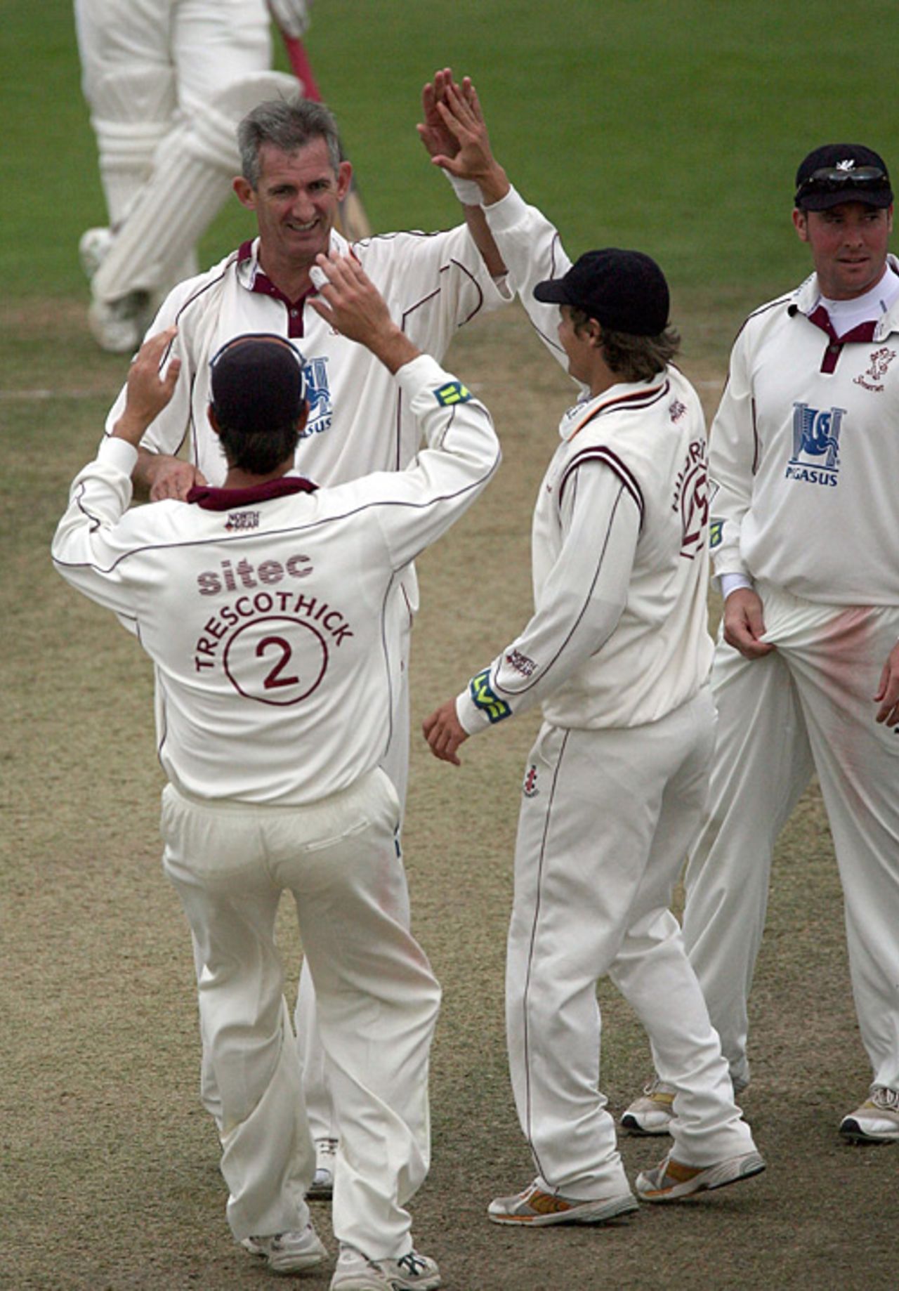 Andrew Caddick is congratulated on one of his three wickets, Somerset v Glamorgan, Taunton, August 31, 2007
