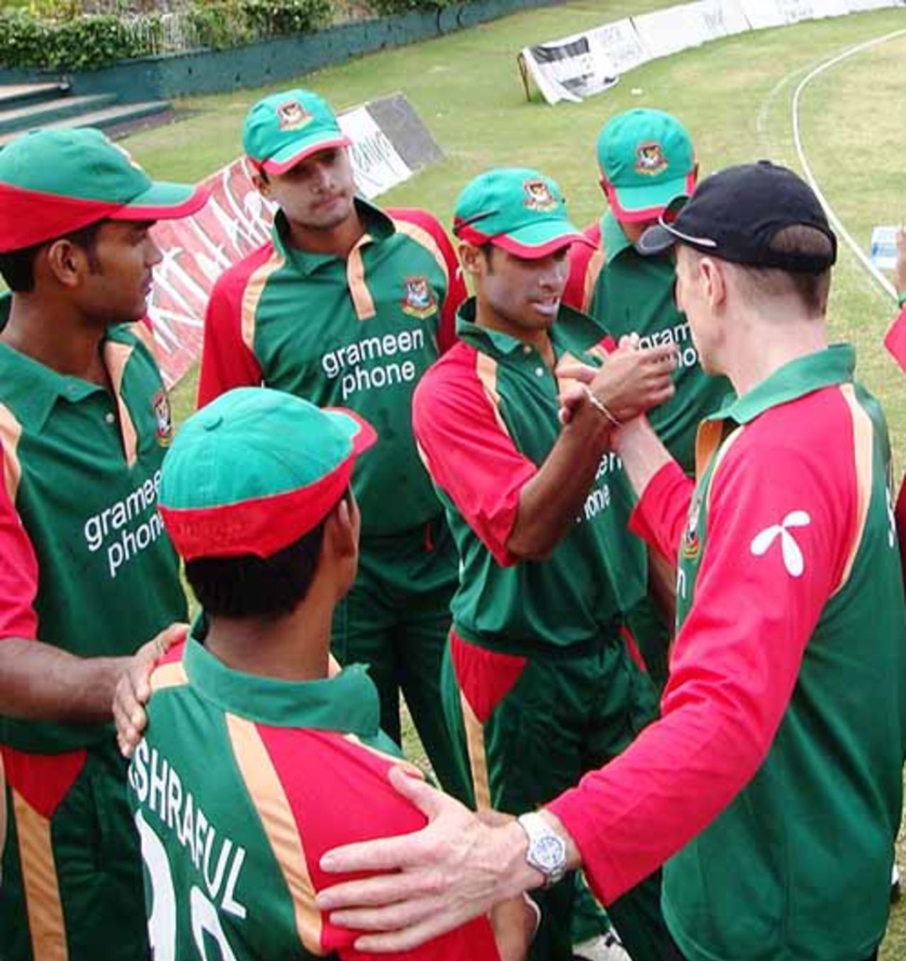 Bangladesh coach Shaun Williams gives a pep talk to his boys before the match, Kenya v Bangladesh, 2nd match, Twenty20 Quadrangular Tournament, Nairobi, September 1, 2007