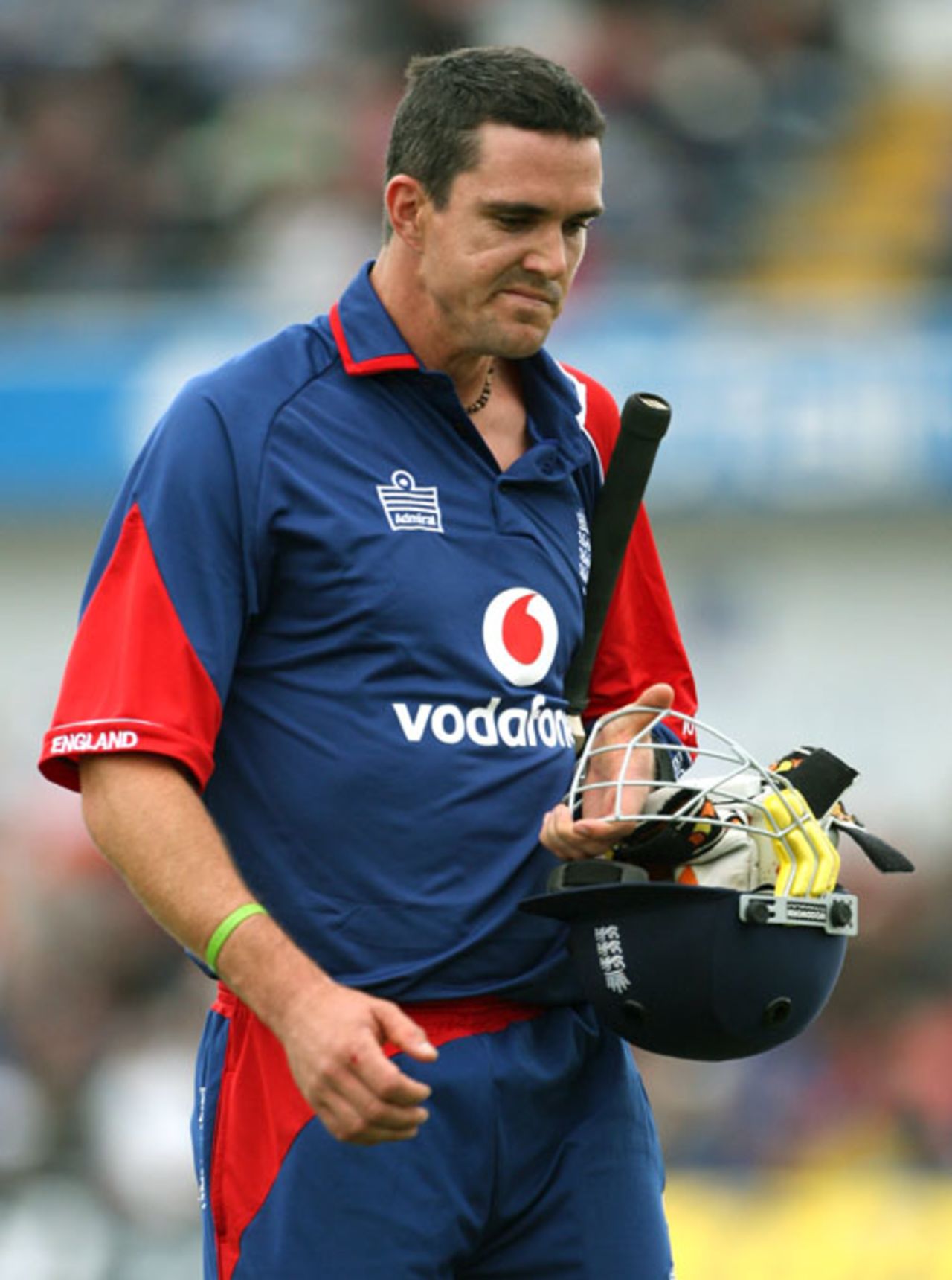 Kevin Pietersen trudges back for a third-ball duck, England v India, 5th ODI, Headingley, September 2, 2007