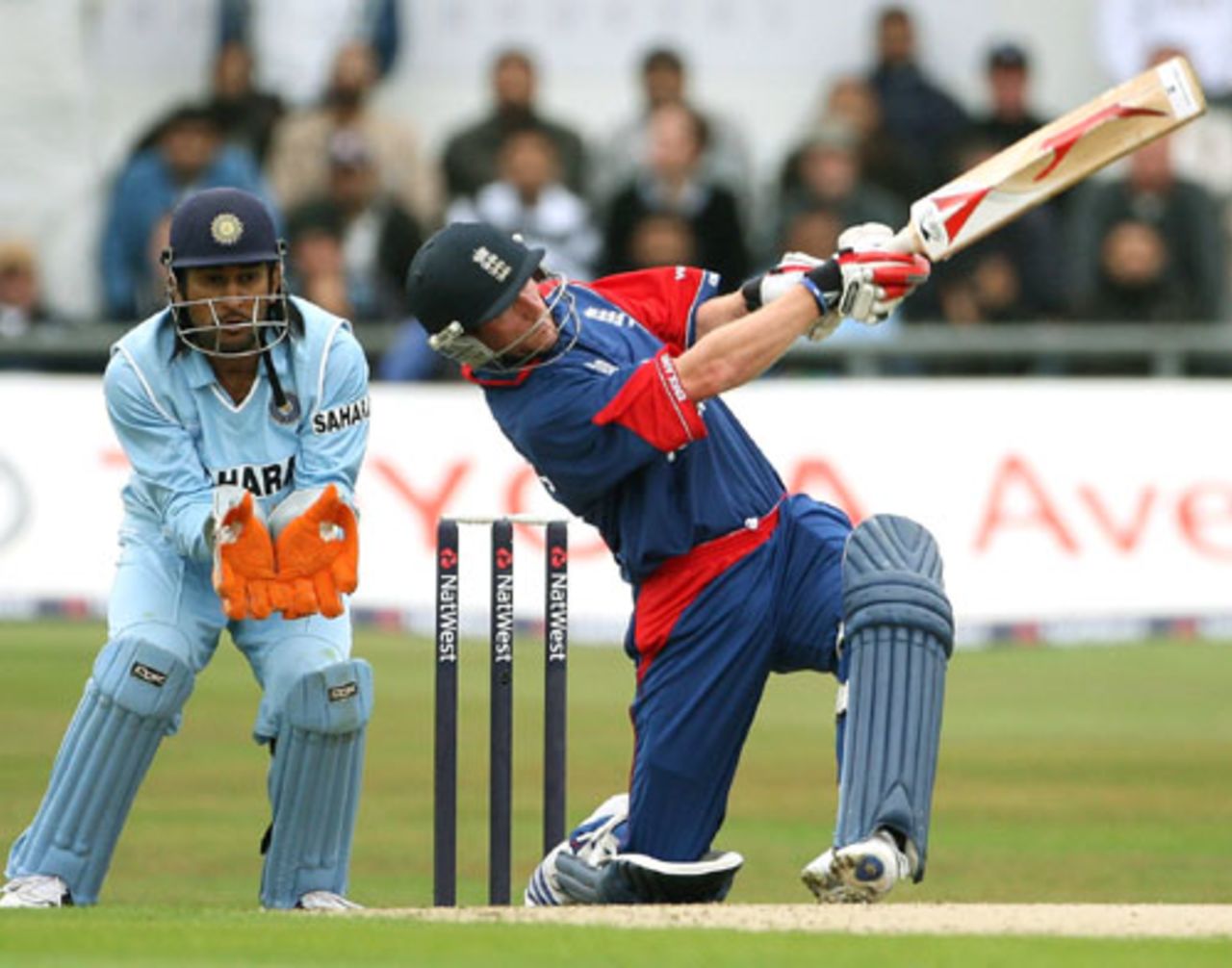 Paul Collingwood smashes Sachin Tendulkar for a second six, England v India, 5th ODI, Headingley, September 2, 2007