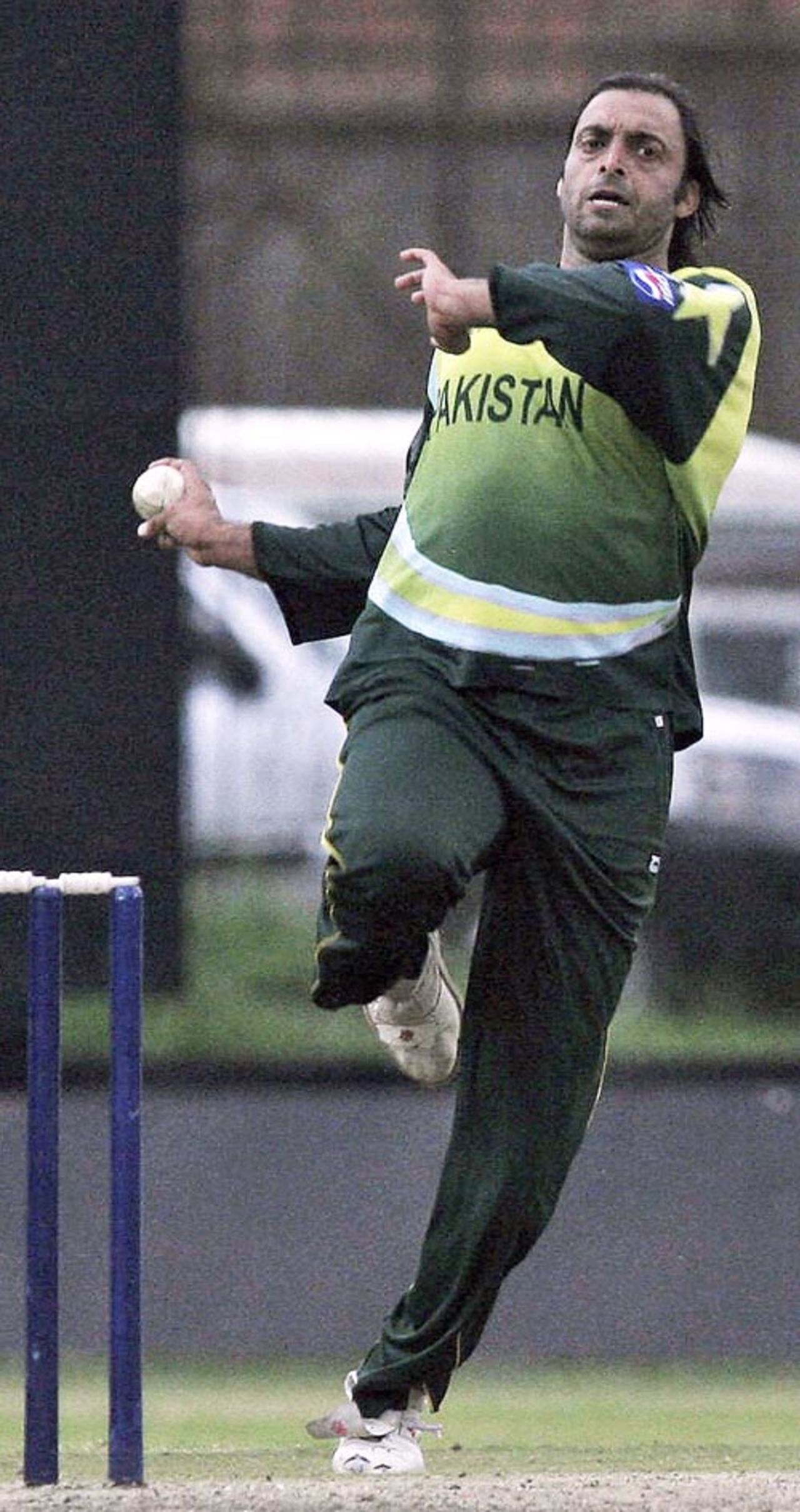 Shoaib Akhtar in action against Bangladesh, Pakistan v Bangladesh, Twenty20 Quadrangular, Nairobi, September 2, 2007