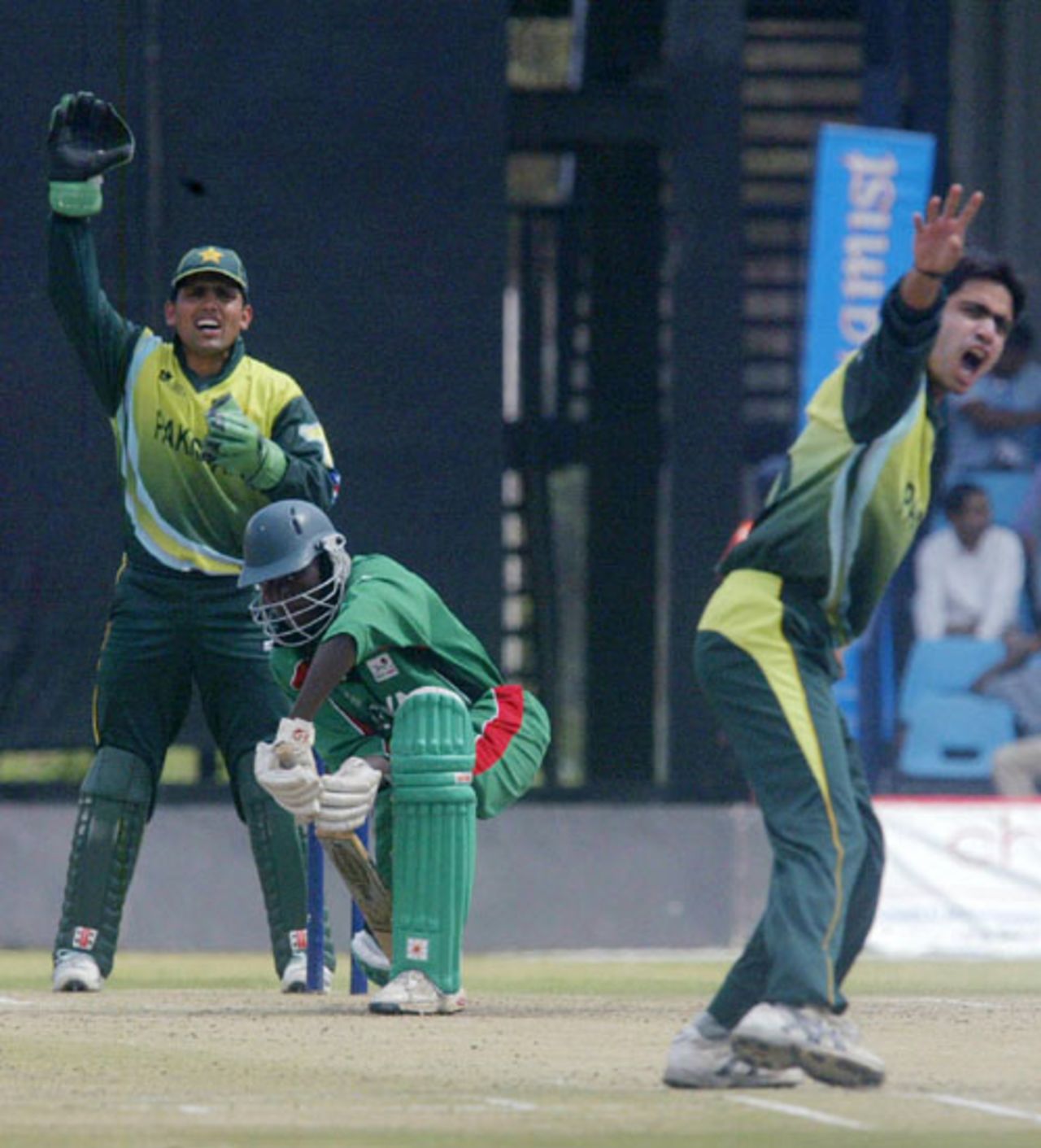 Kamran Akmal and Fawad Alam appeal against Alex Obanda, Kenya v Pakistan, Twenty20 Quadrangular, Nairobi Gymkhana, September 4, 2007