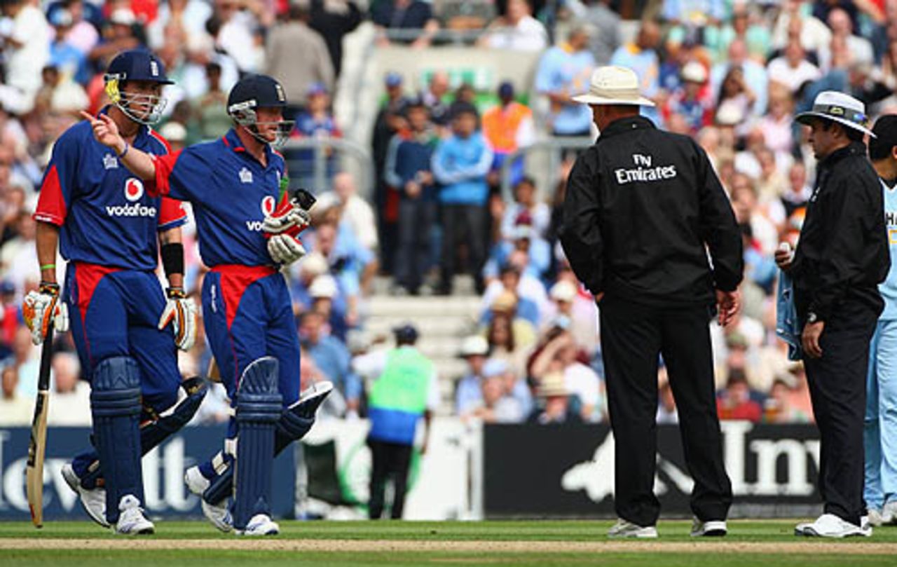 Paul Collingwood has a word with the umpires over his dismissal, England v India, 6th ODI, The Oval, September 5, 2007