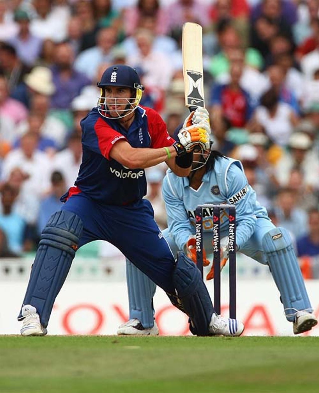 Kevin Pietersen gets in position for the reverse sweep, England v India, 6th ODI, The Oval, September 5, 2007