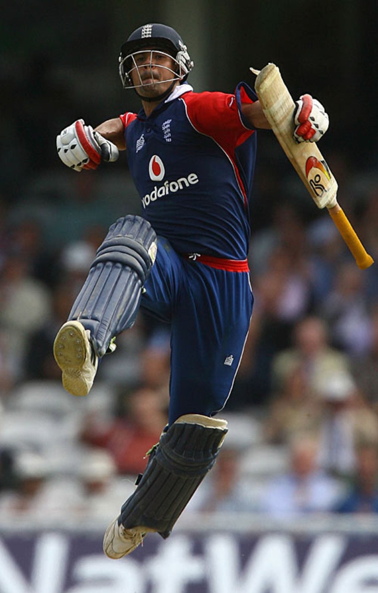 Owais Shah celebrates his maiden ODI century, England v India, 6th ODI, The Oval, September 5, 2007